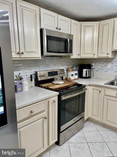 RAMBLING HILLS - Residential