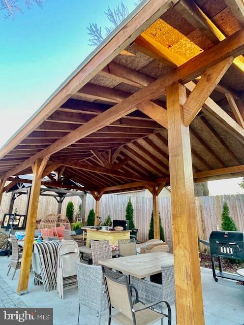 RAMBLING HILLS - Residential