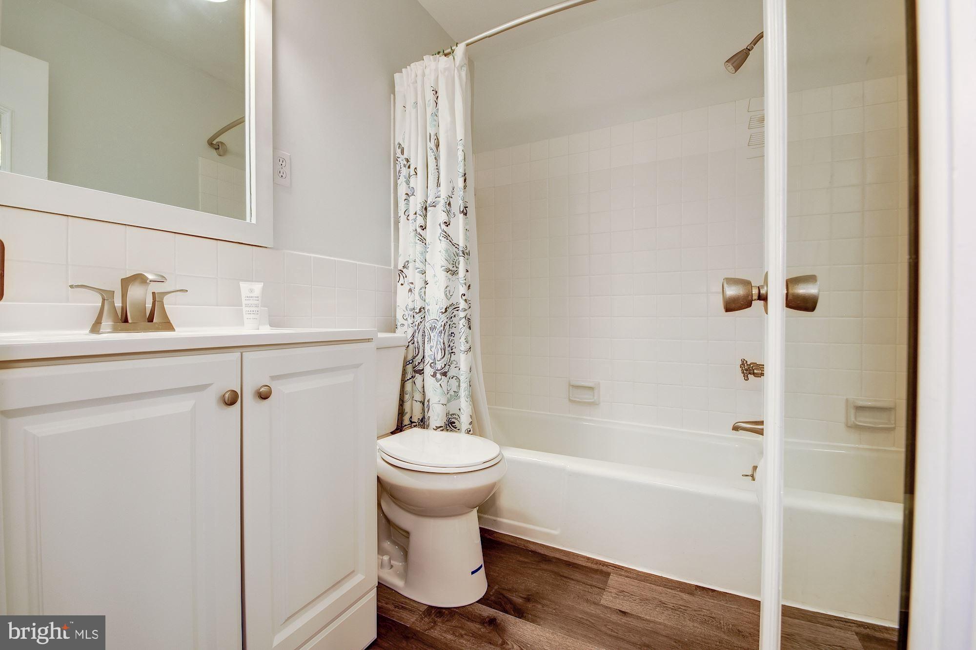 PARKSIDE CONDOMINIUMS - Residential Lease