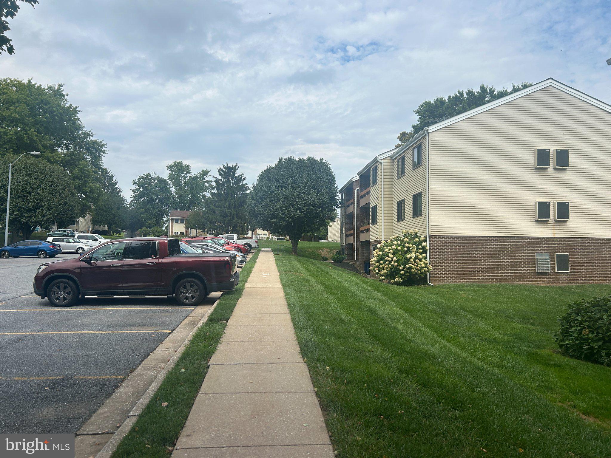 1001 SCARLET OAK COURT 1B