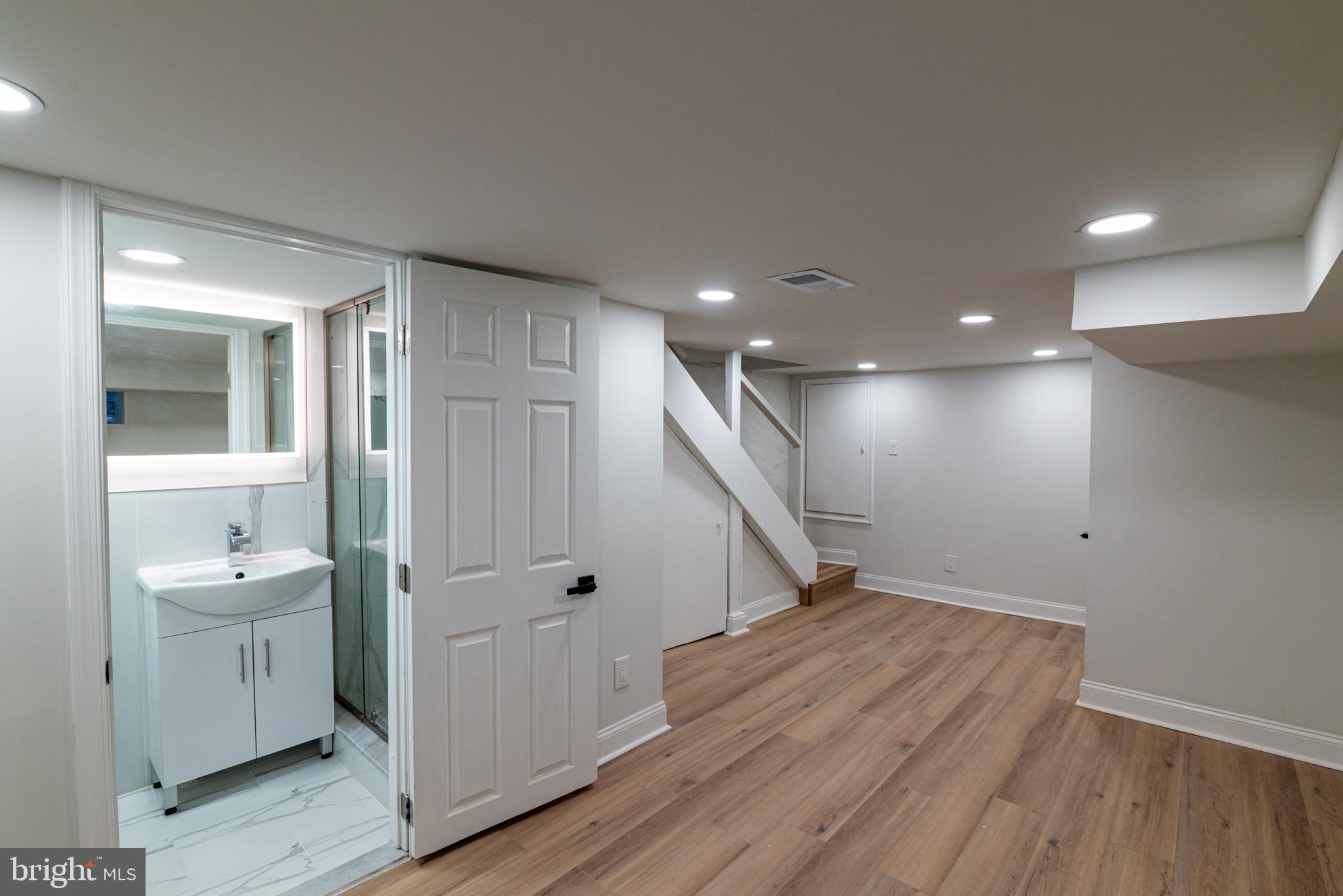 FOX CHASE - Residential