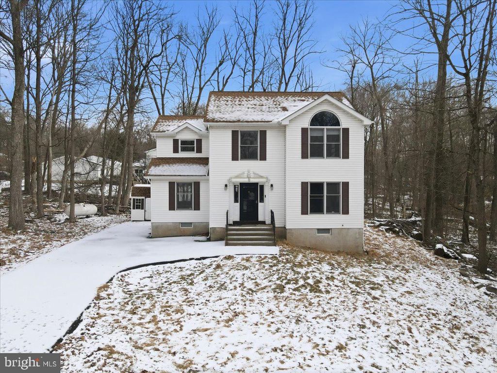 Photo of 5528 Elmwood Drive, TANNERSVILLE, PA 18372 (MLS # PAMR2005940)