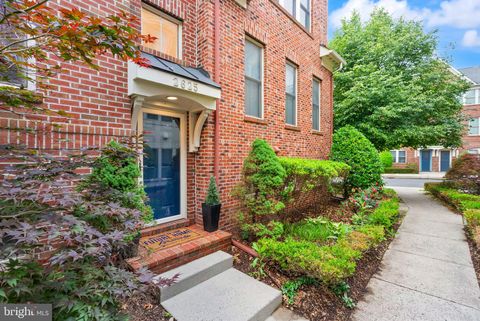 Photo of 2625 S Kenmore Court S, ARLINGTON, VA 22206 (MLS # VAAR2072648)