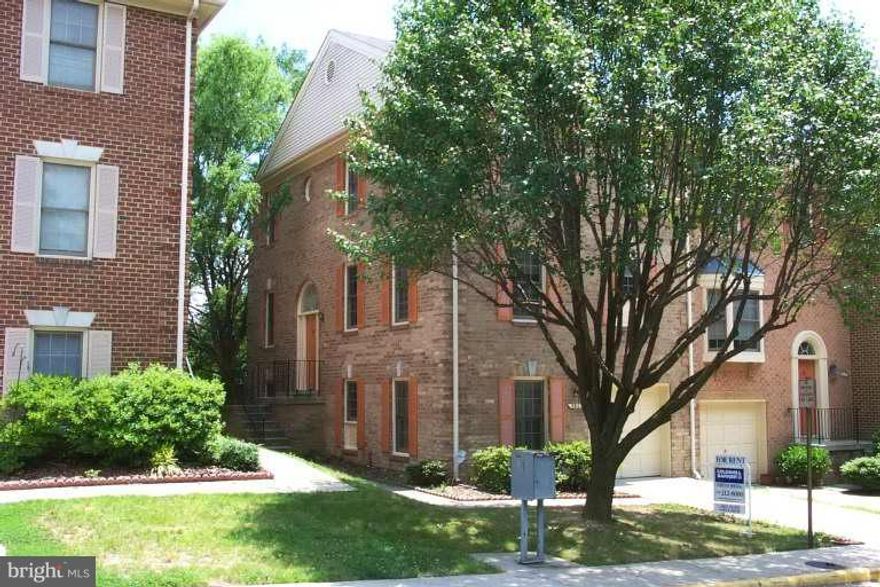 Dramatically Reduced to sell fast*Very impressive garage end unit/sought after Kingstowne Make this meticulously maintained Best Buy yours*You will love it*Oversized master suite,huge skylt bath*separate tub/shower*Large Rec Room*FP*Walk Out*enclosed Patio*Proximity to Schools, Restaurants ,major roads, Fort Belvoir  and everywhere you need to be.