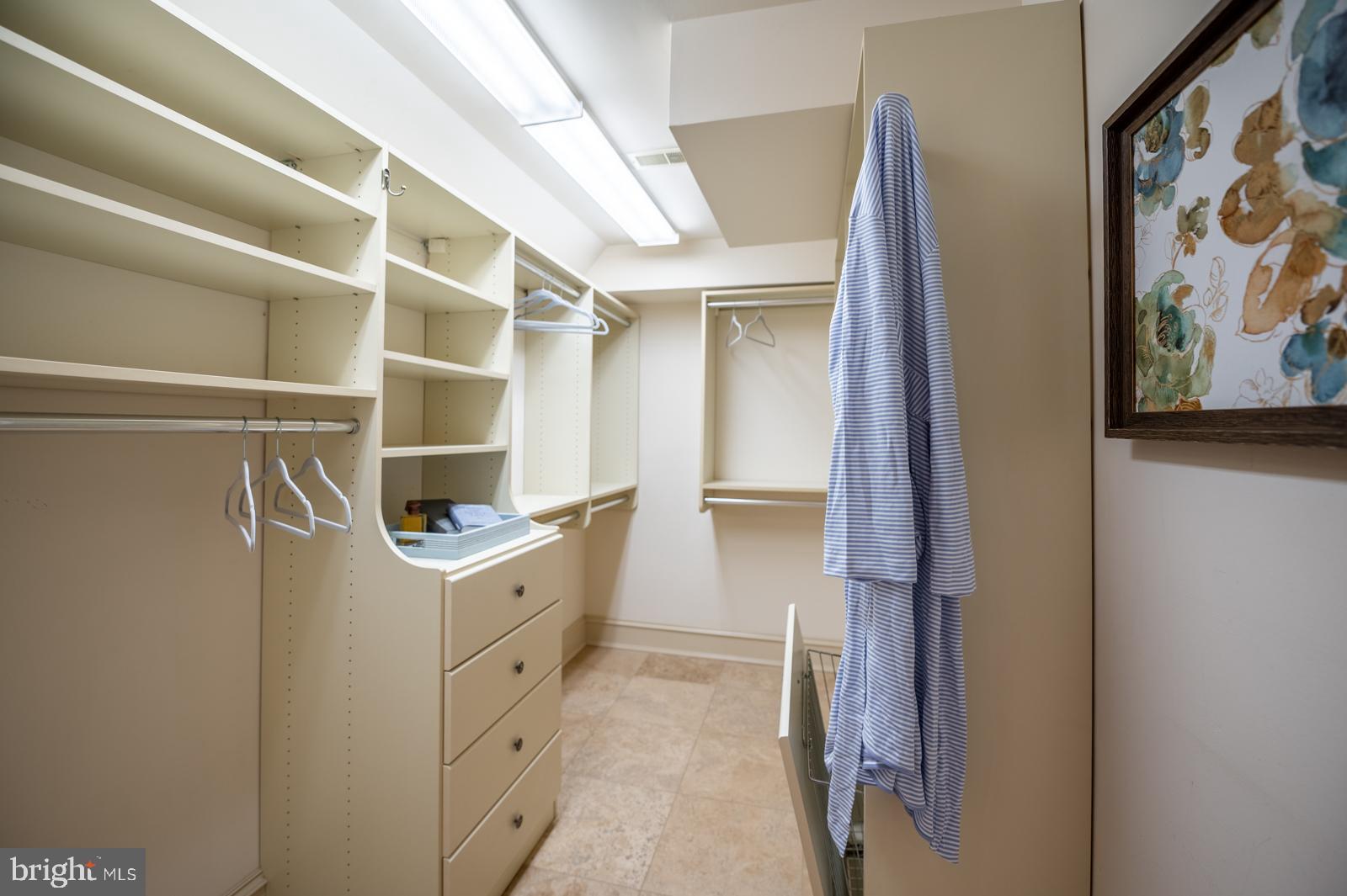 ASHWOOD MANOR - Residential