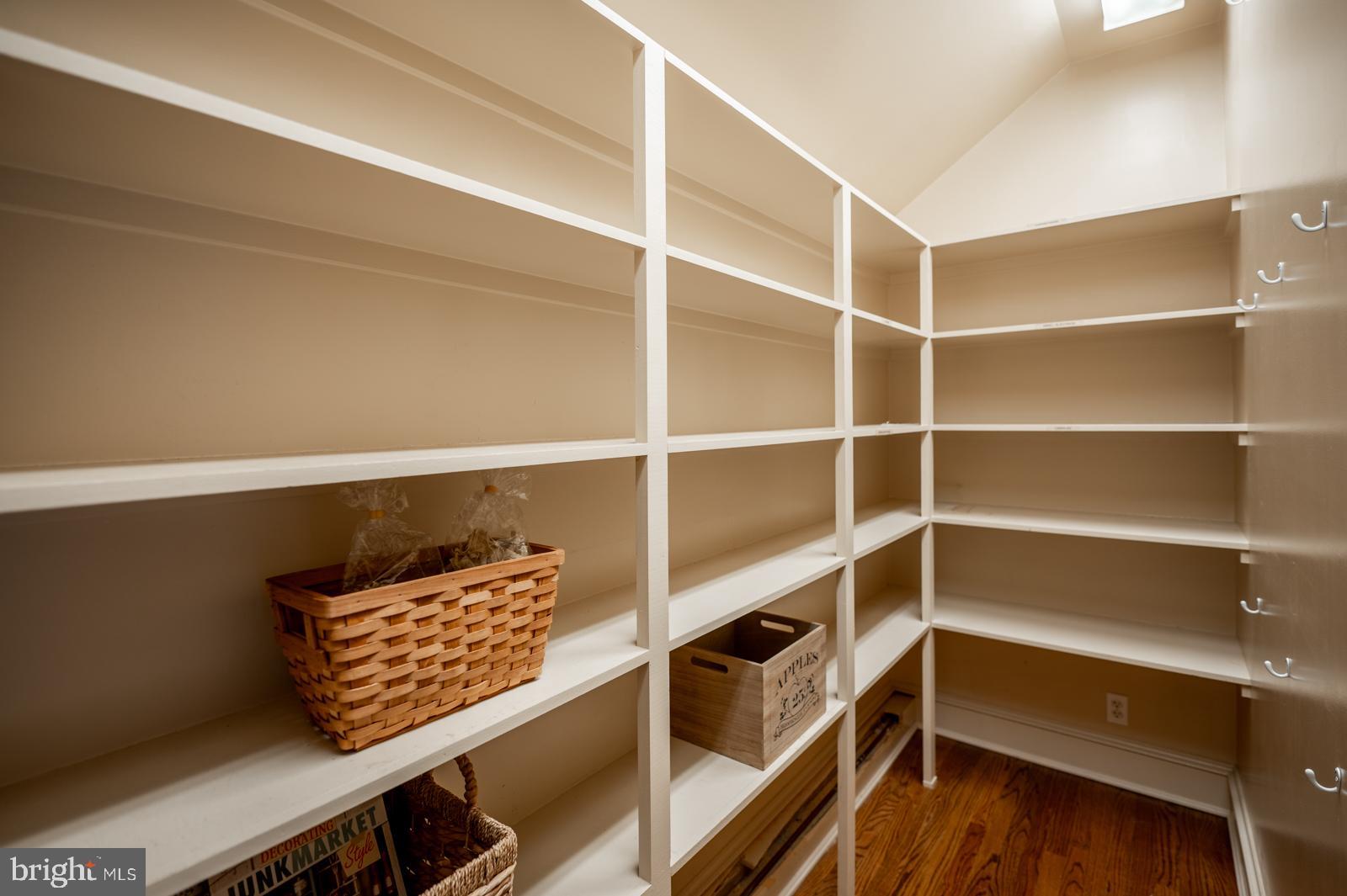 ASHWOOD MANOR - Residential