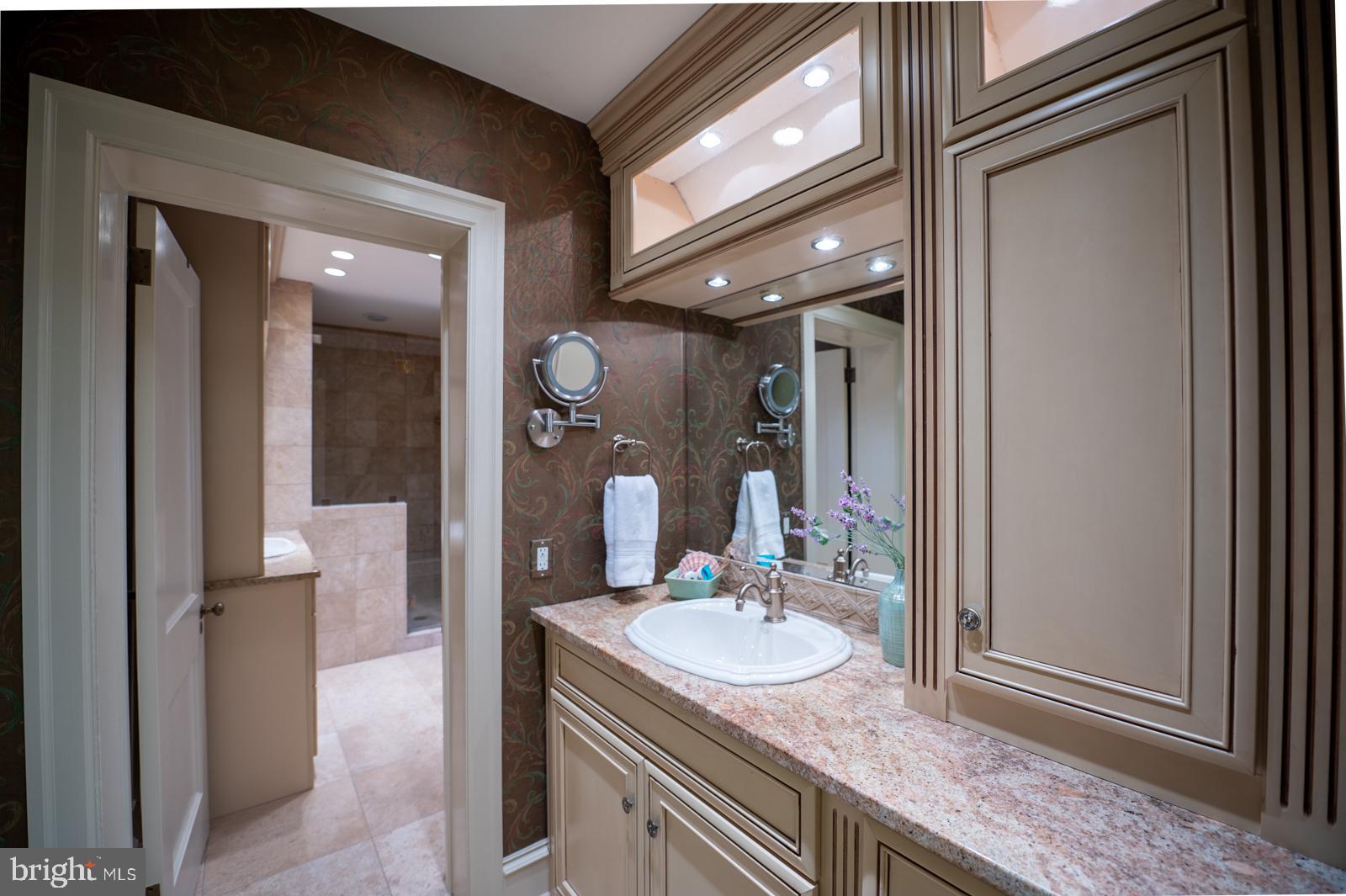 ASHWOOD MANOR - Residential