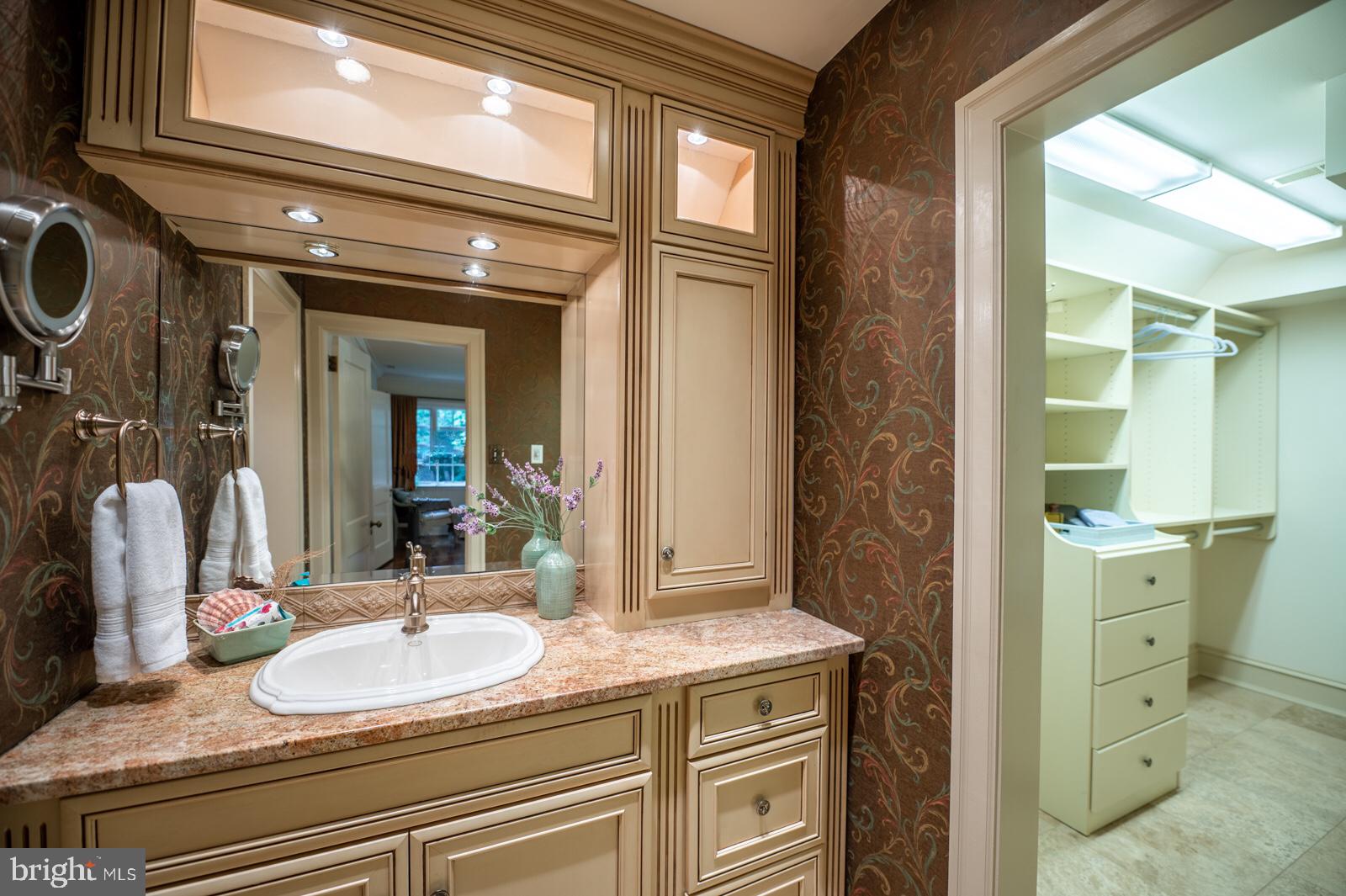 ASHWOOD MANOR - Residential