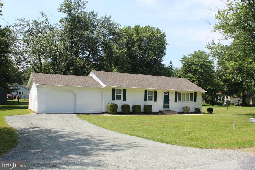 immaculate  3br 1 ba rancher 1 block from the water  and one block from Kent island trail new roof heat pump and flooring  1.5 car garage  on large lot