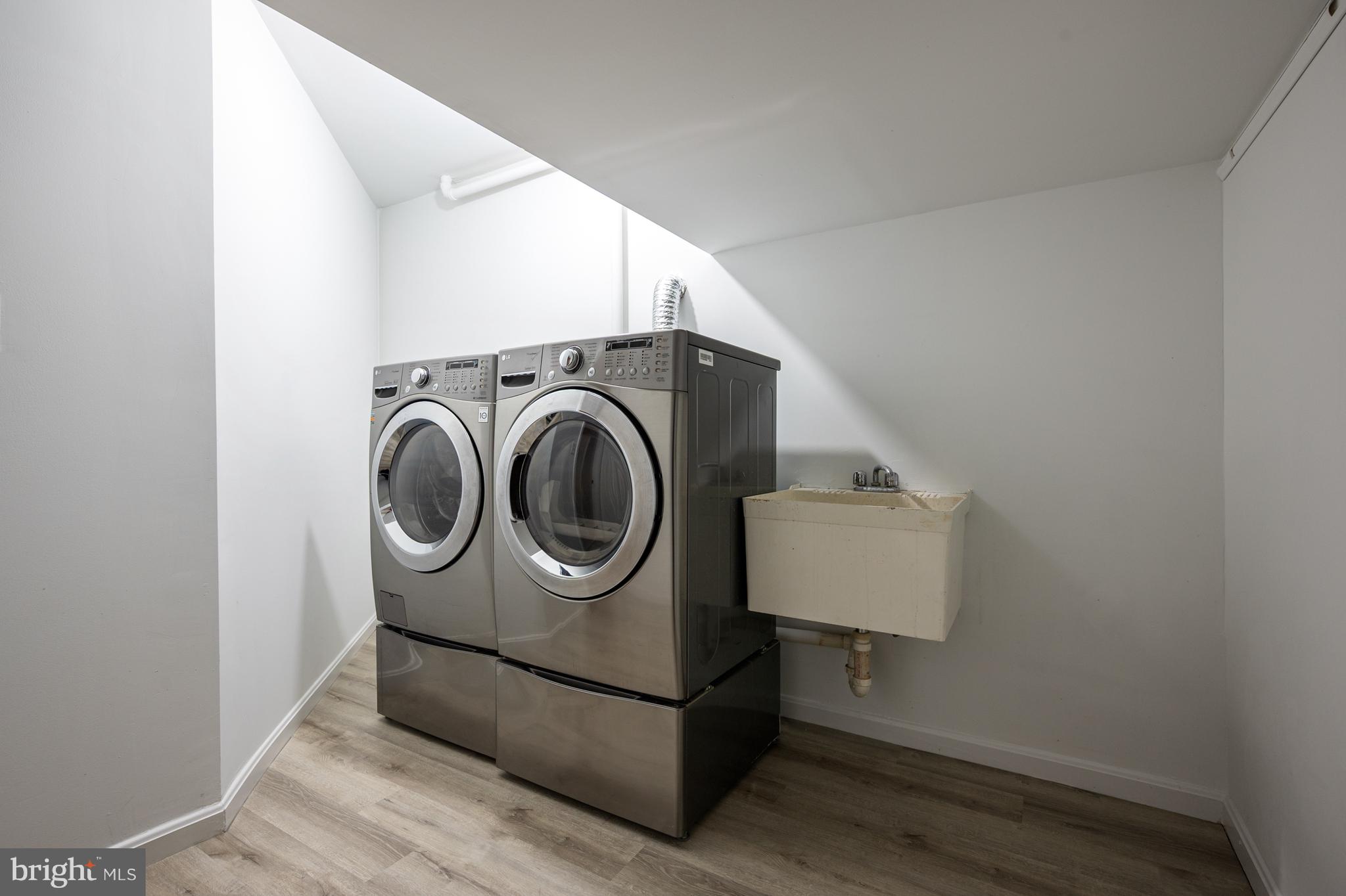 POTOMAC LAKES - Residential