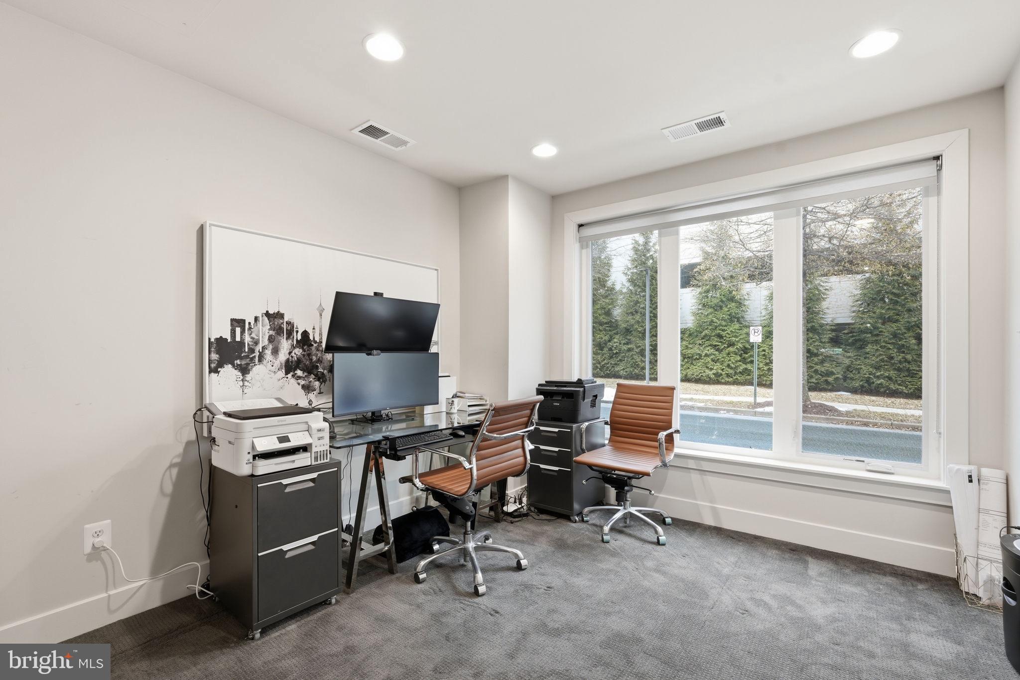 MONTGOMERY ROW - Residential