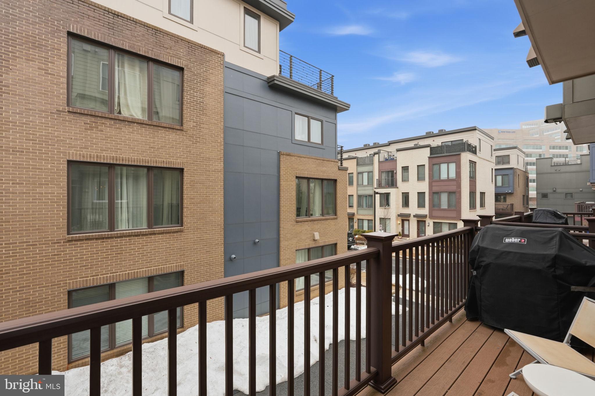 MONTGOMERY ROW - Residential