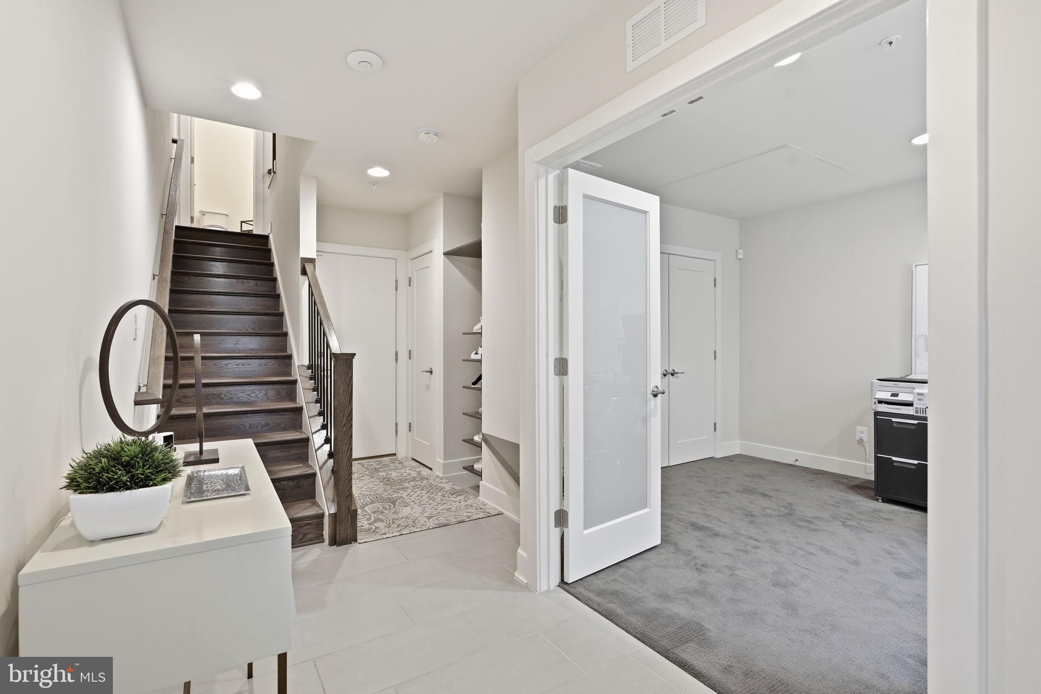 MONTGOMERY ROW - Residential