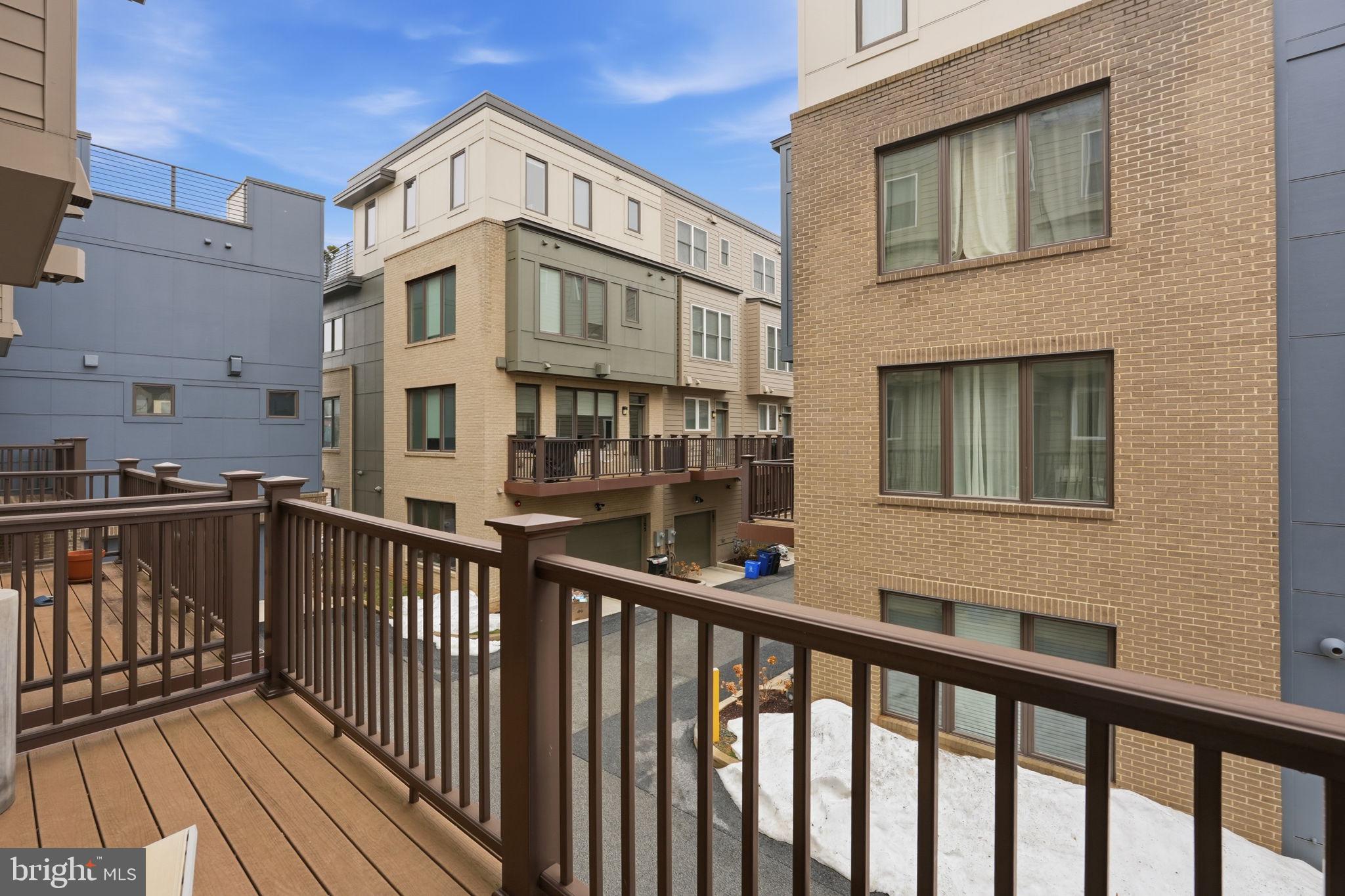 MONTGOMERY ROW - Residential