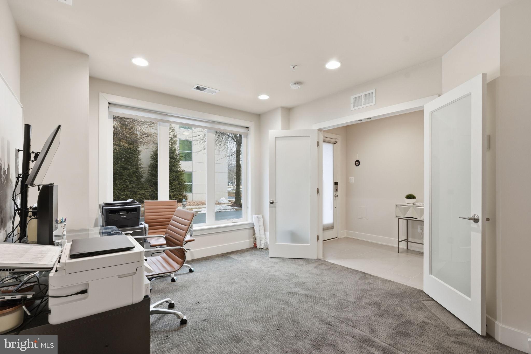 MONTGOMERY ROW - Residential