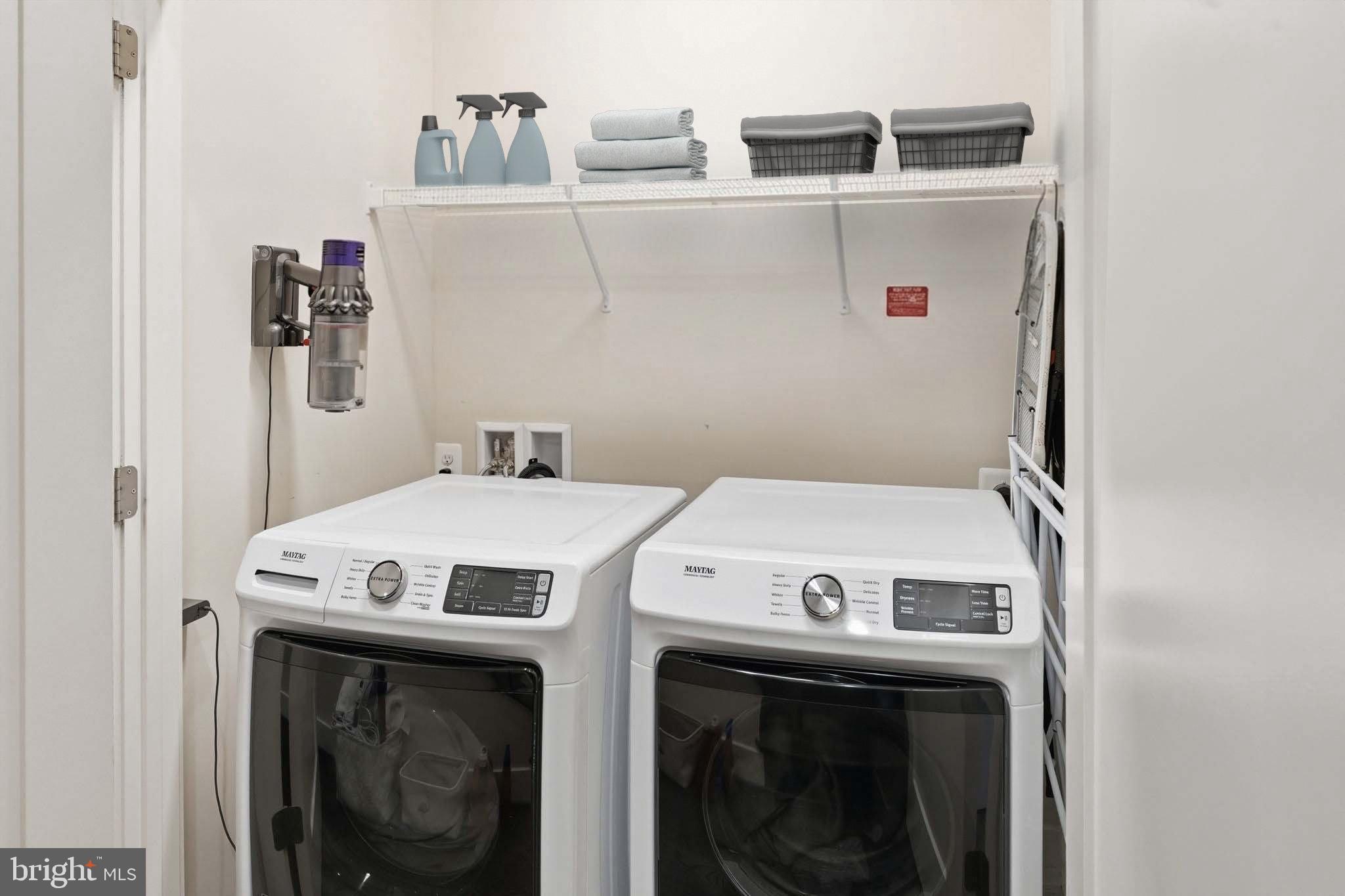 MONTGOMERY ROW - Residential