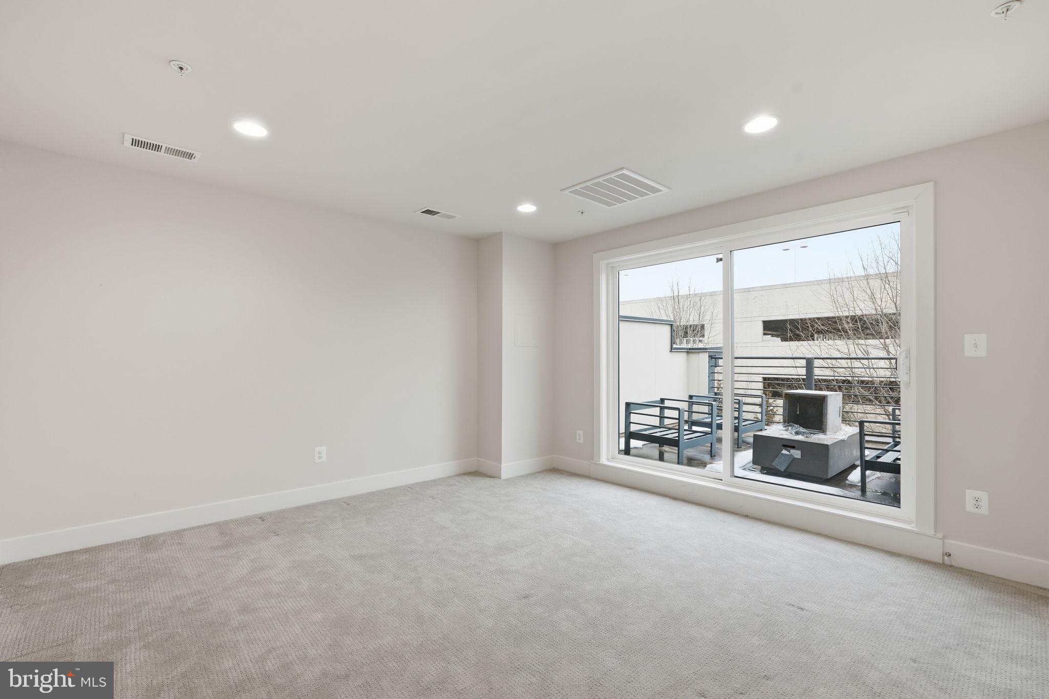 MONTGOMERY ROW - Residential