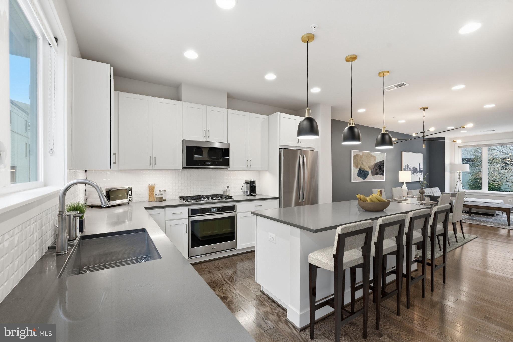 MONTGOMERY ROW - Residential