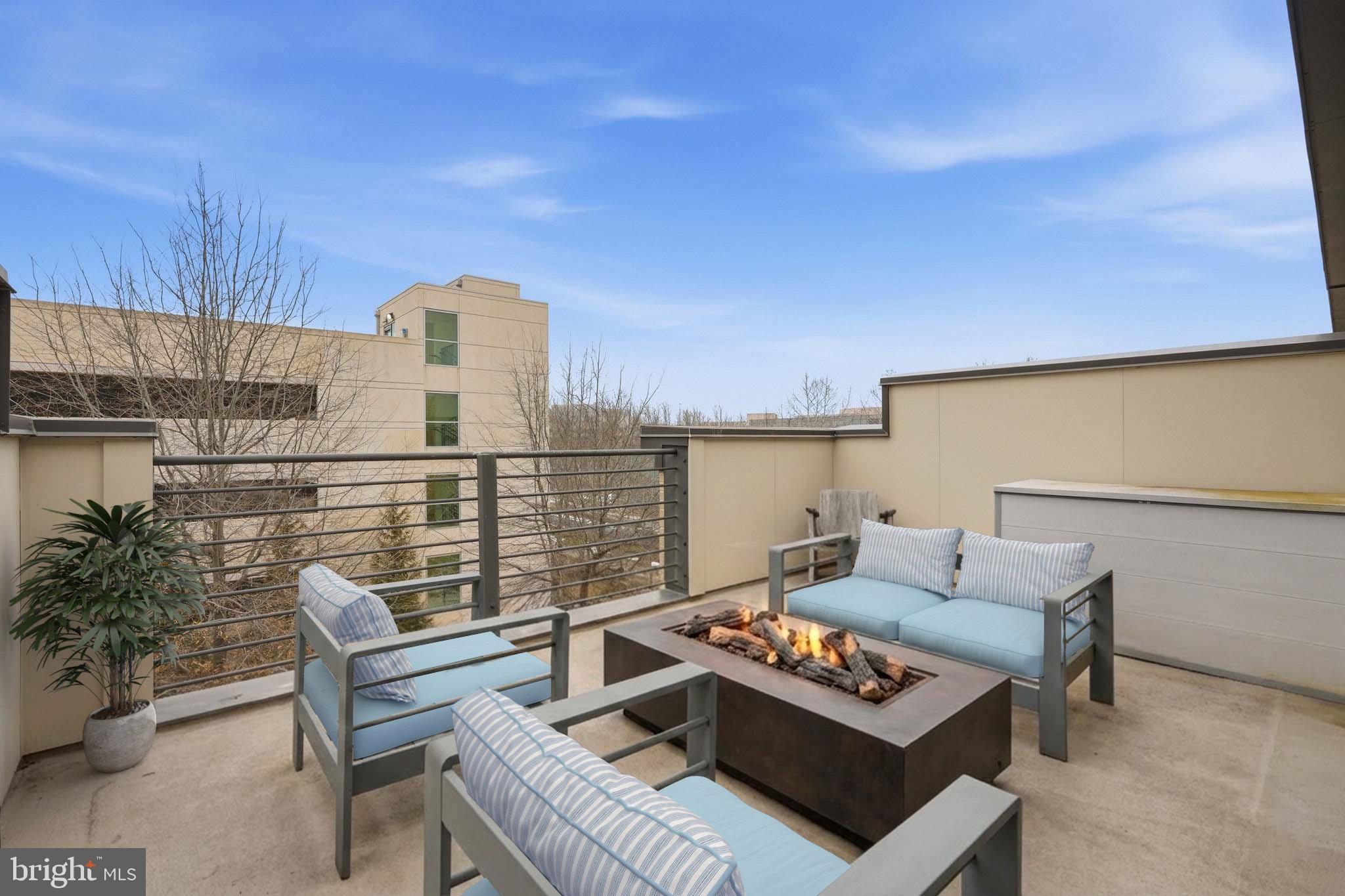 MONTGOMERY ROW - Residential