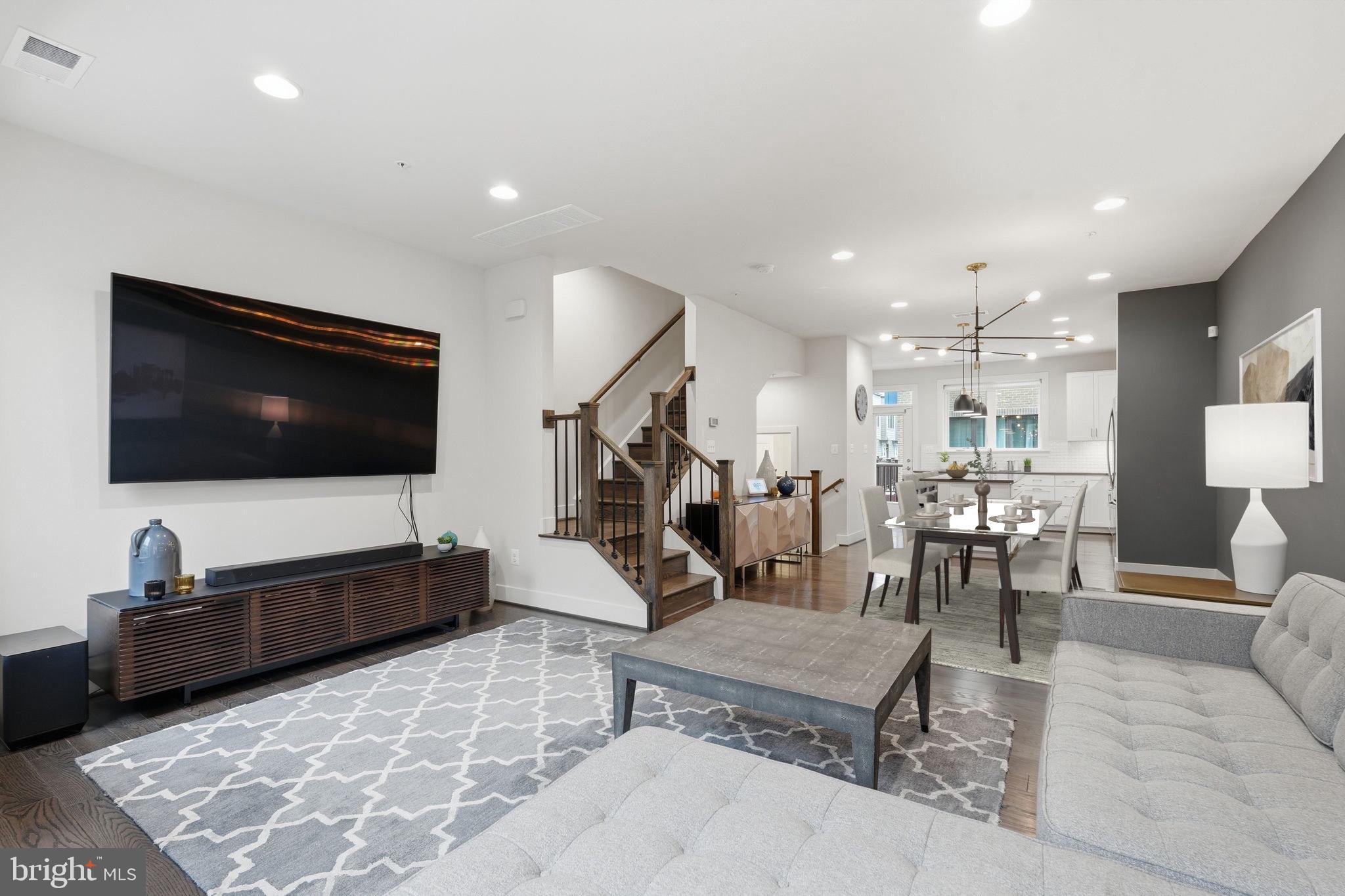 MONTGOMERY ROW - Residential