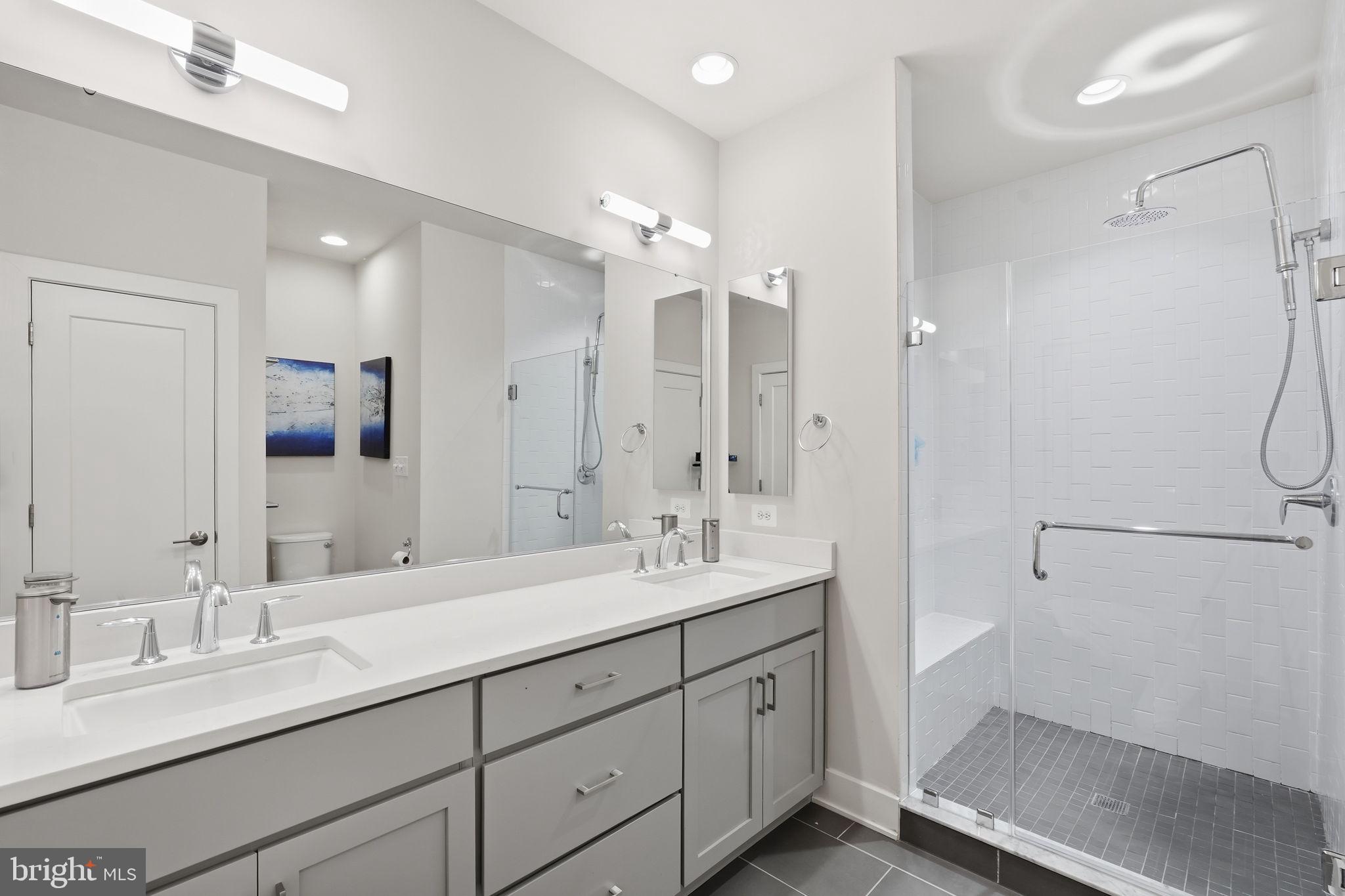 MONTGOMERY ROW - Residential