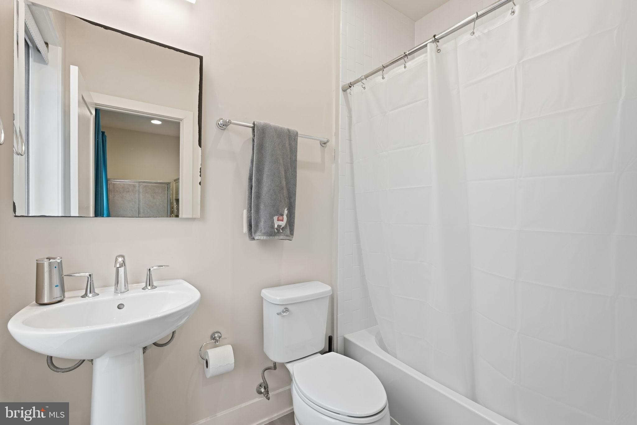 MONTGOMERY ROW - Residential