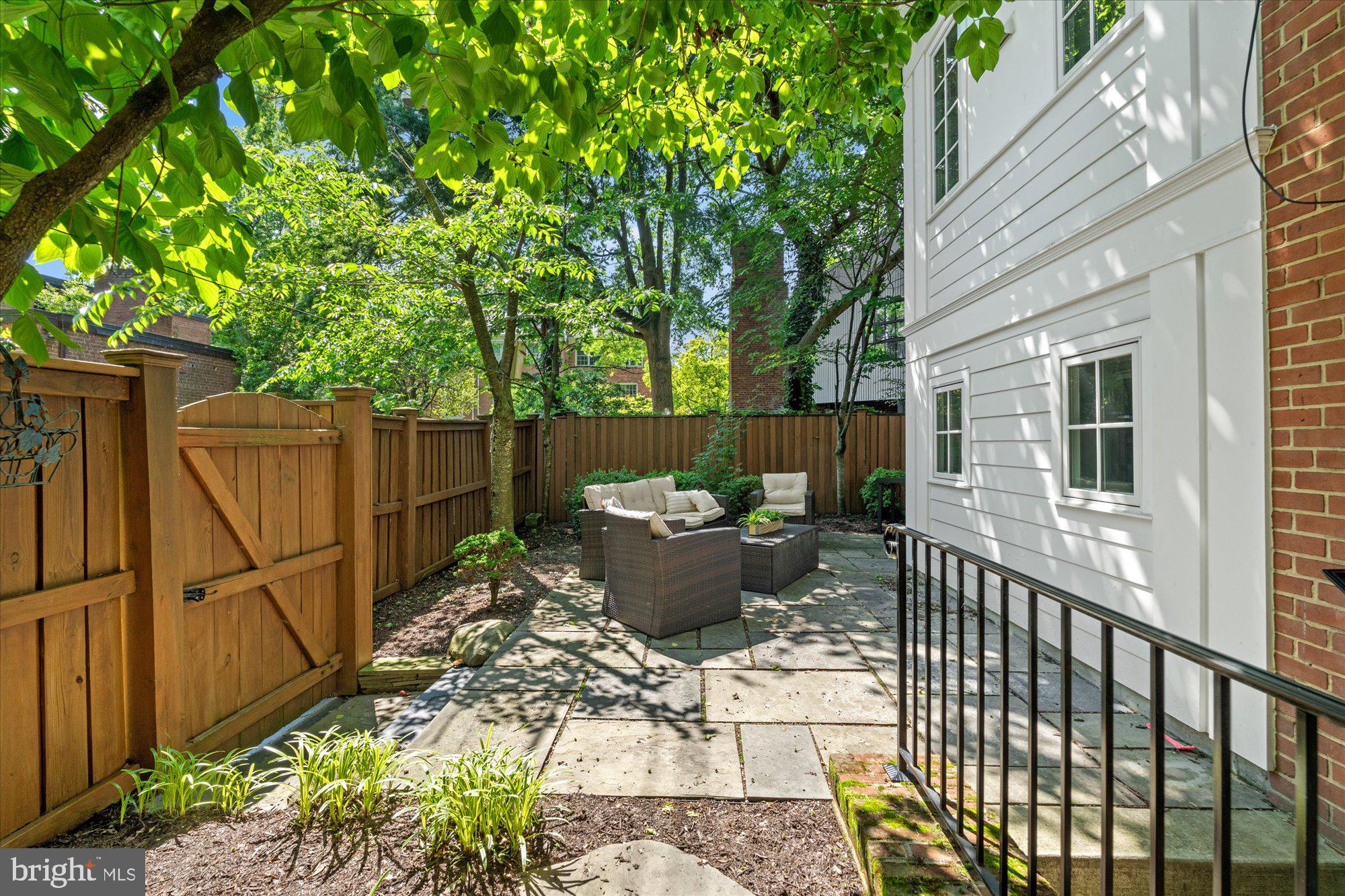 YATES GARDENS - Residential Lease