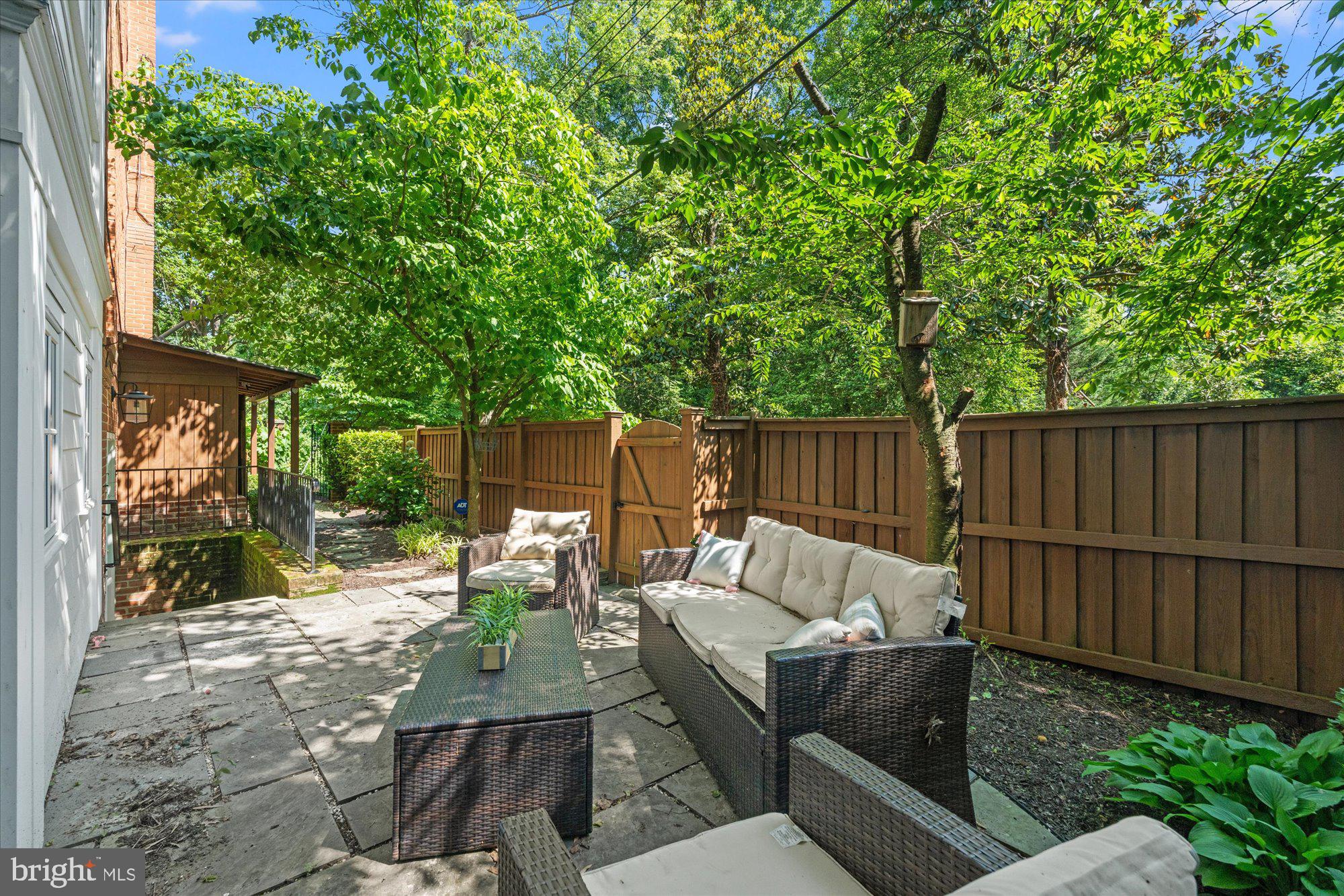 YATES GARDENS - Residential Lease