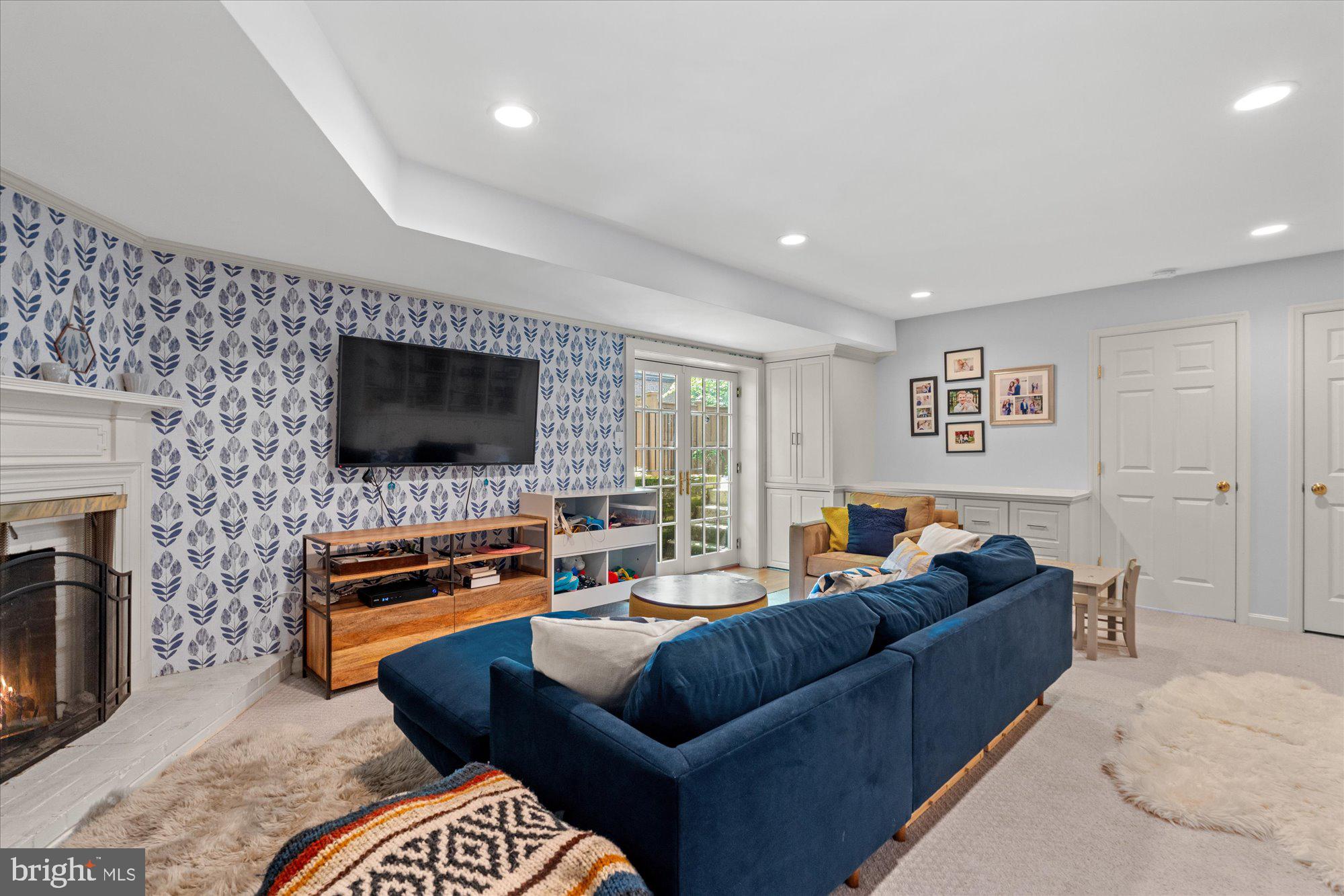 YATES GARDENS - Residential Lease