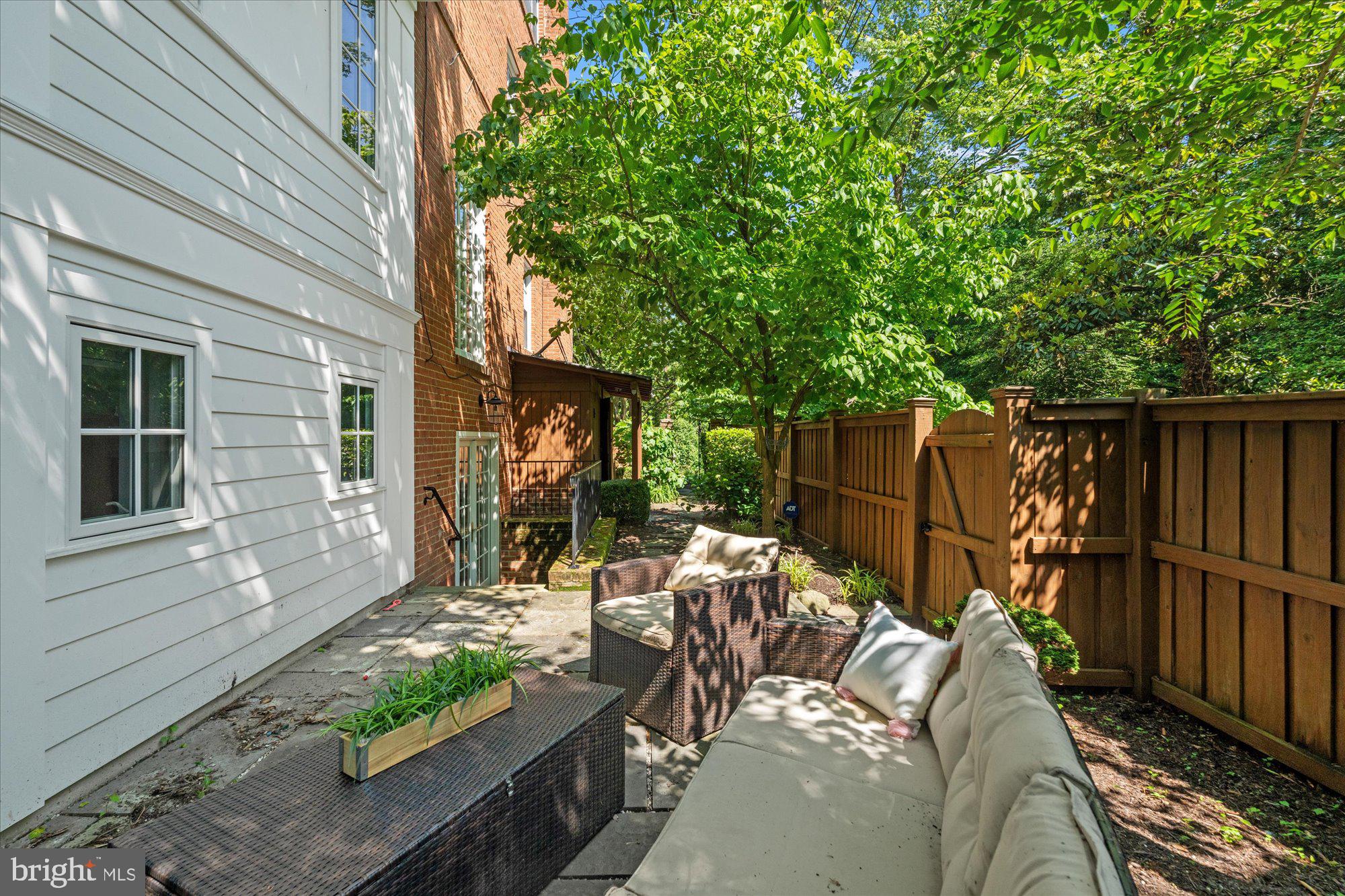 YATES GARDENS - Residential Lease