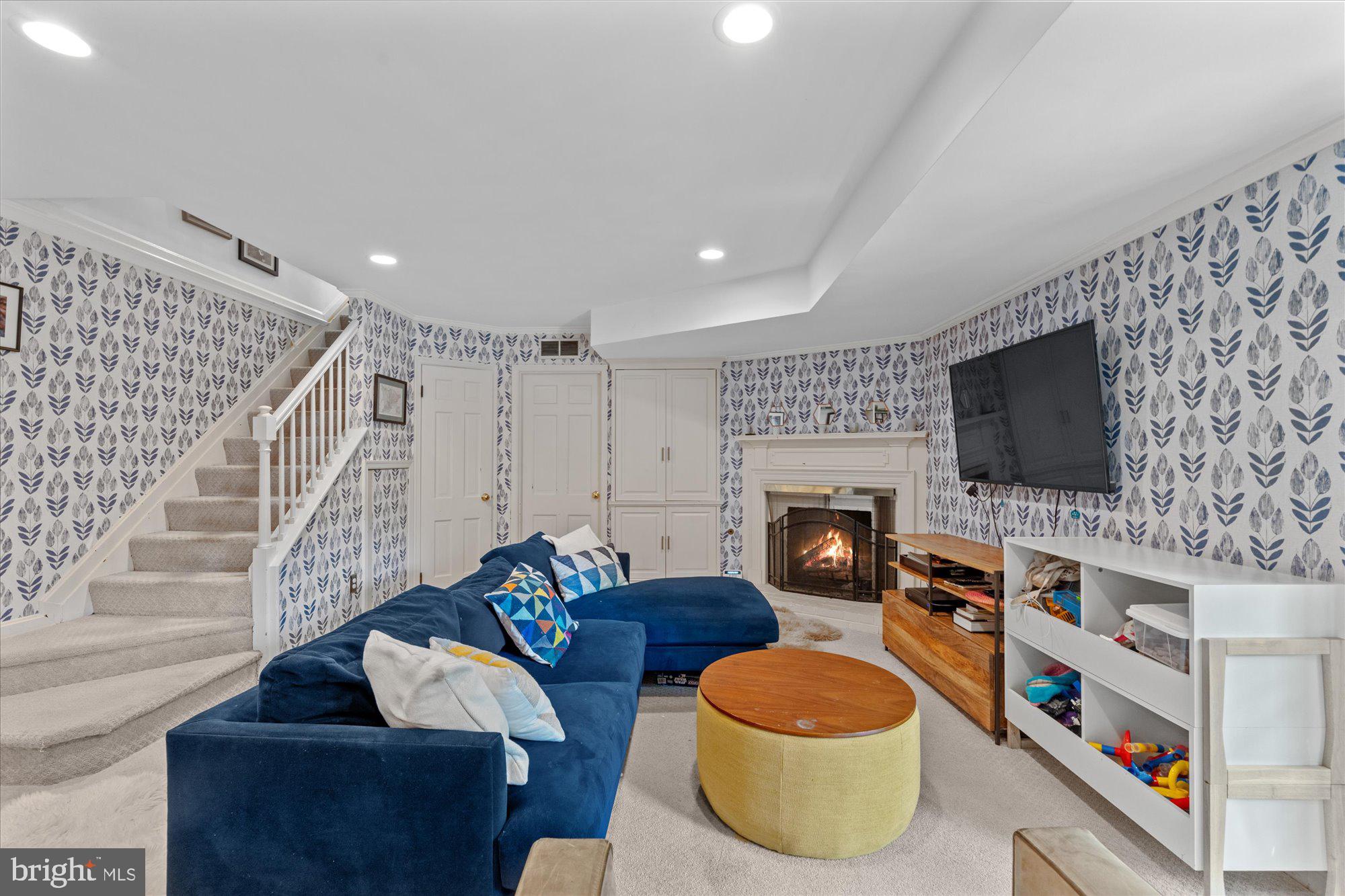 YATES GARDENS - Residential Lease