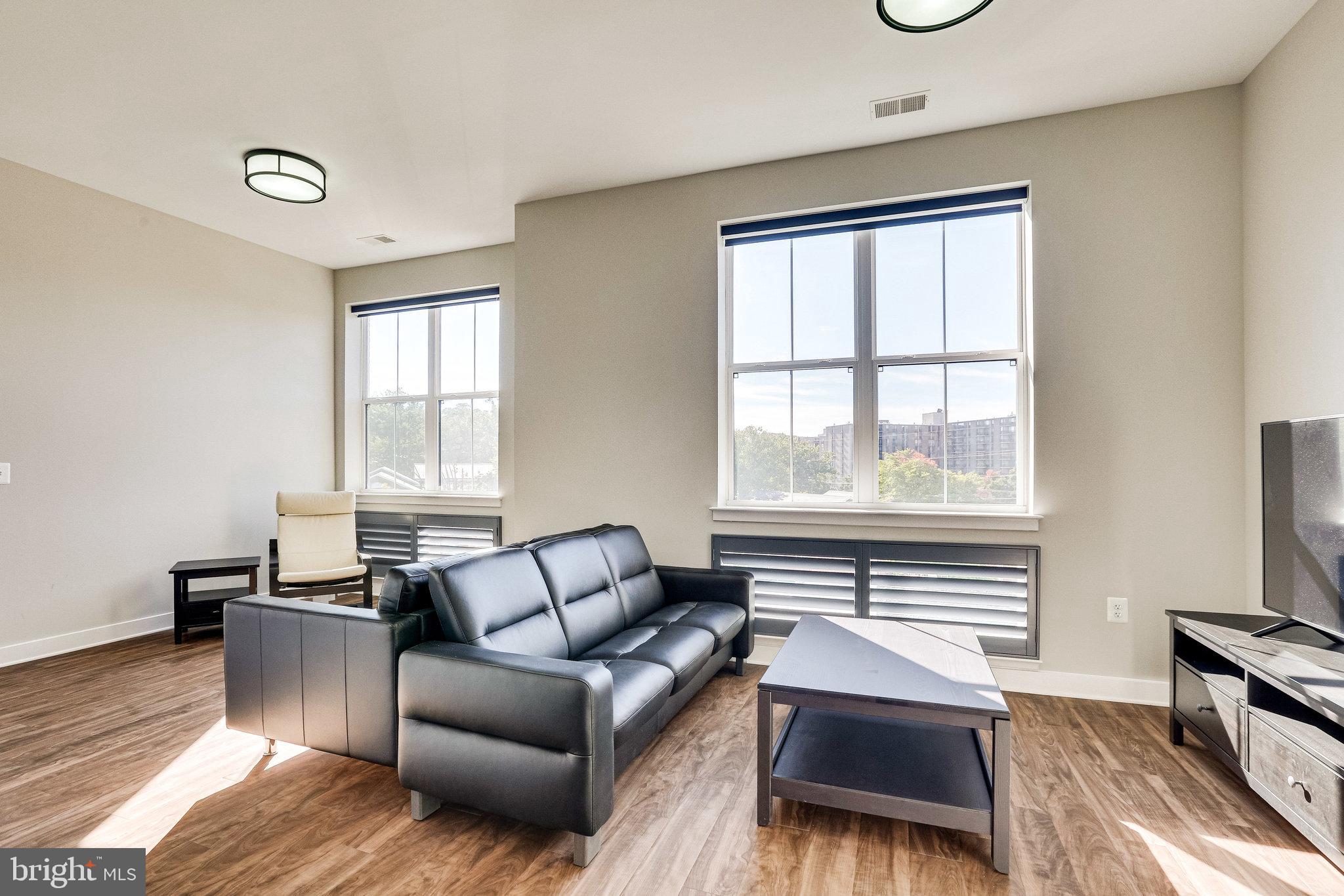 TRAFALGAR FLATS - Residential