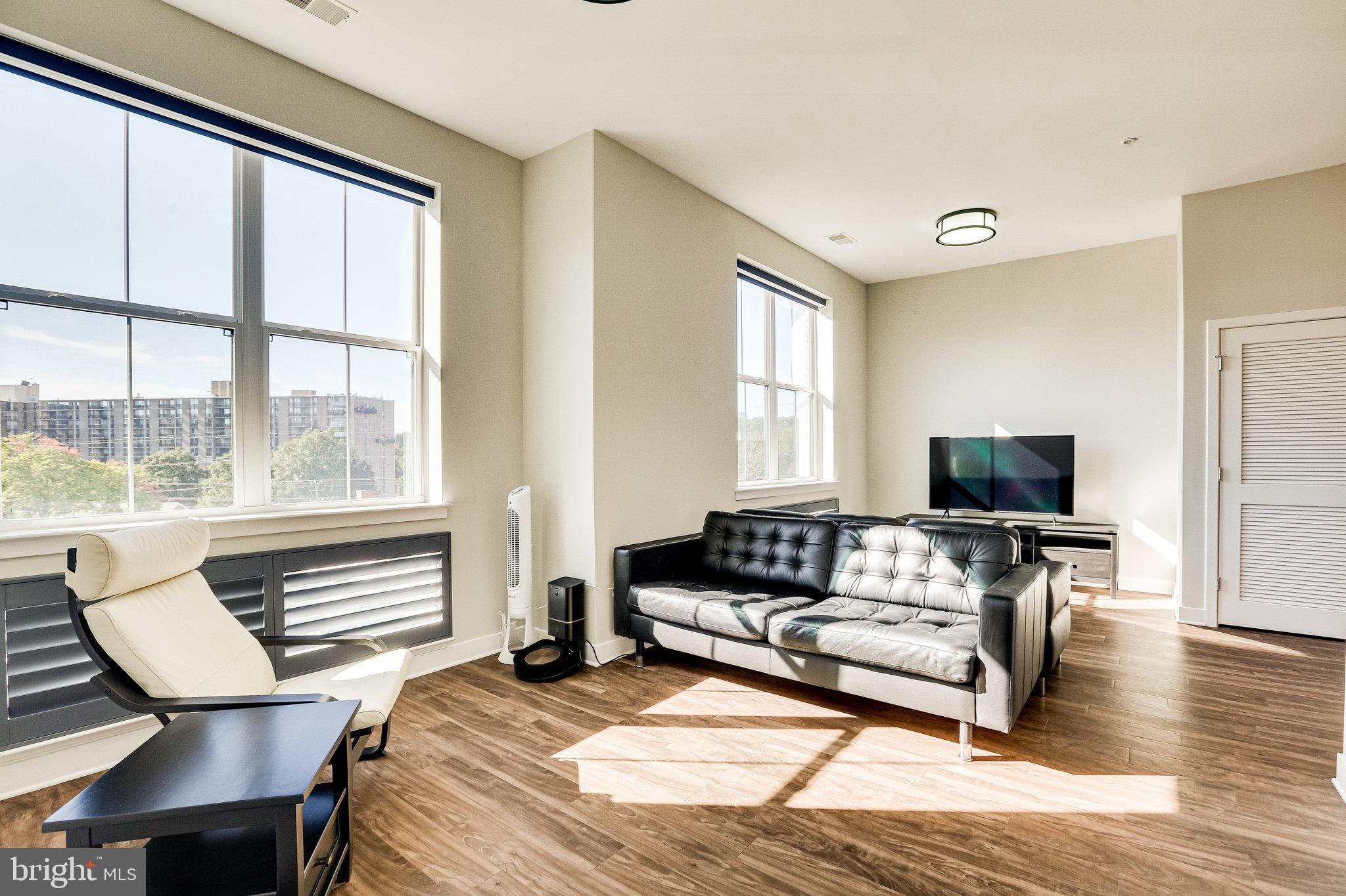 TRAFALGAR FLATS - Residential