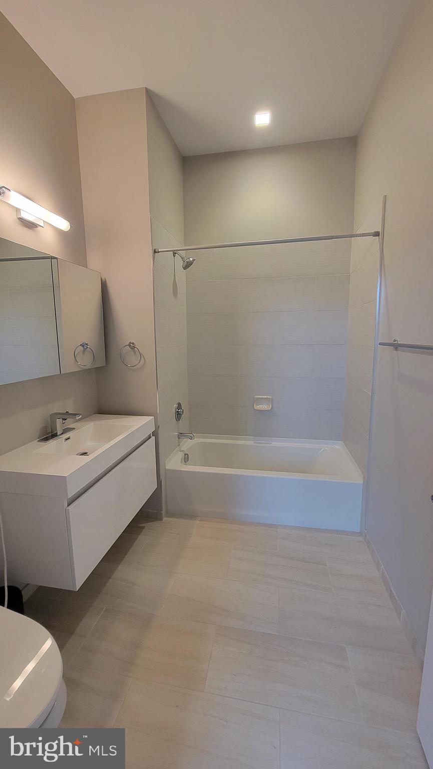 TRAFALGAR FLATS - Residential