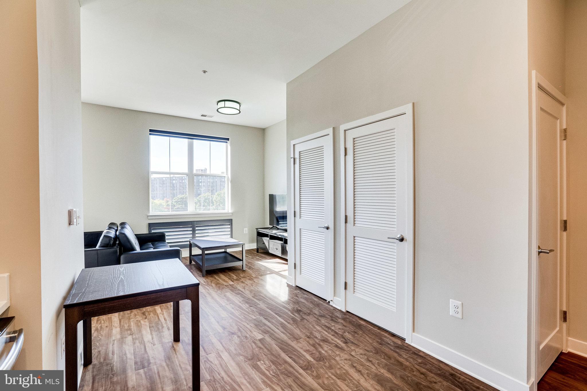 TRAFALGAR FLATS - Residential