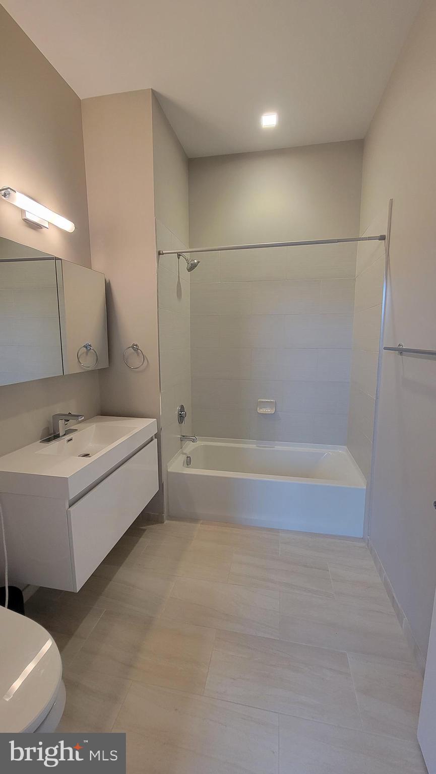 TRAFALGAR FLATS - Residential