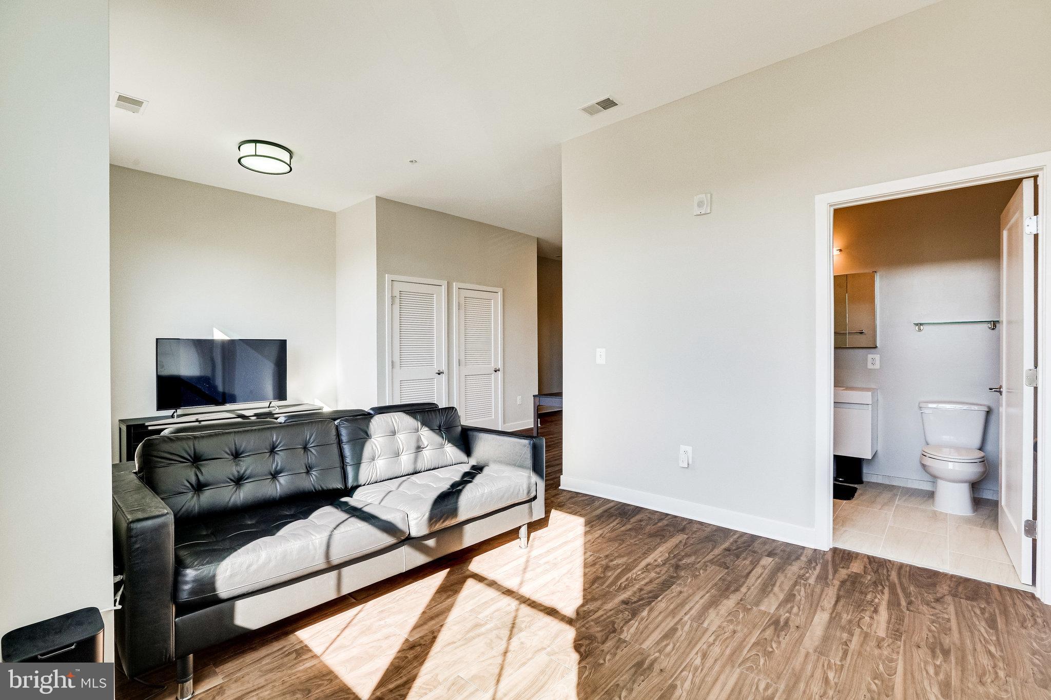 TRAFALGAR FLATS - Residential