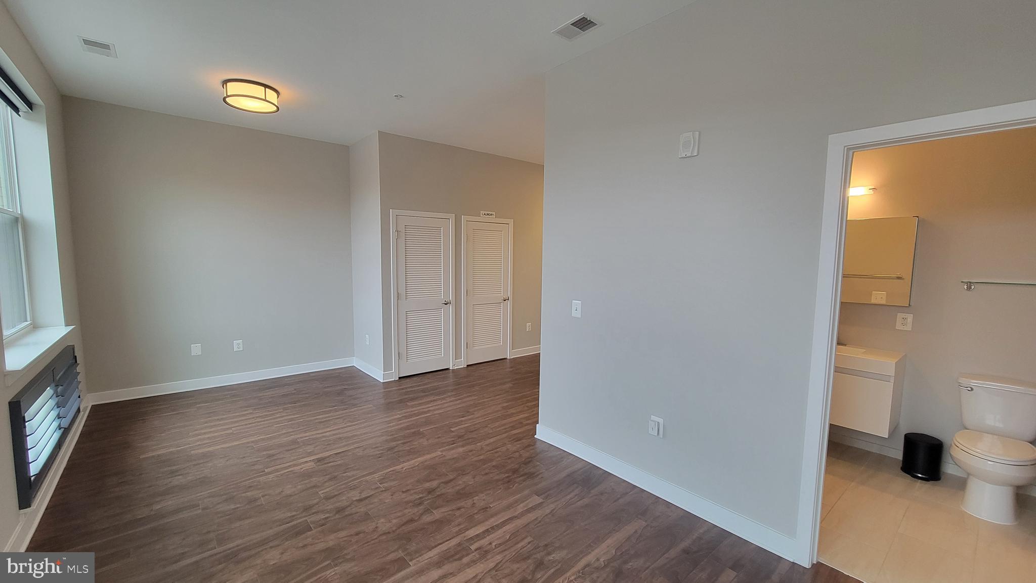 TRAFALGAR FLATS - Residential