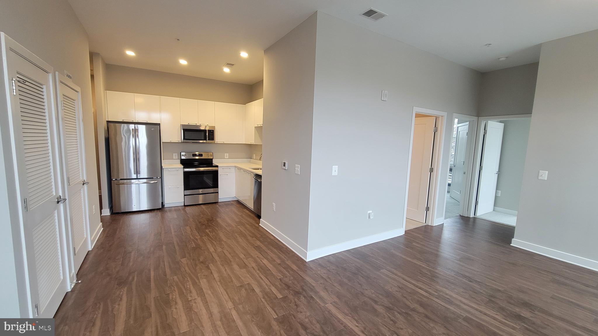 TRAFALGAR FLATS - Residential