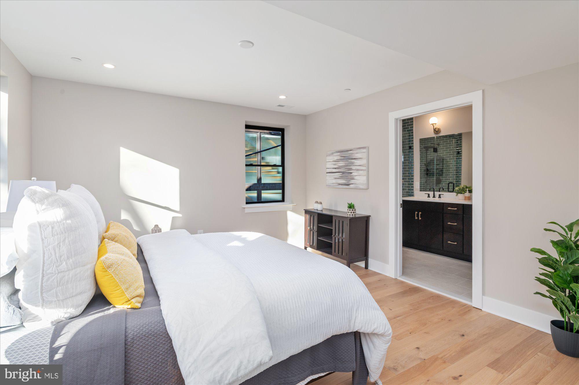 CHEVY CHASE - Residential