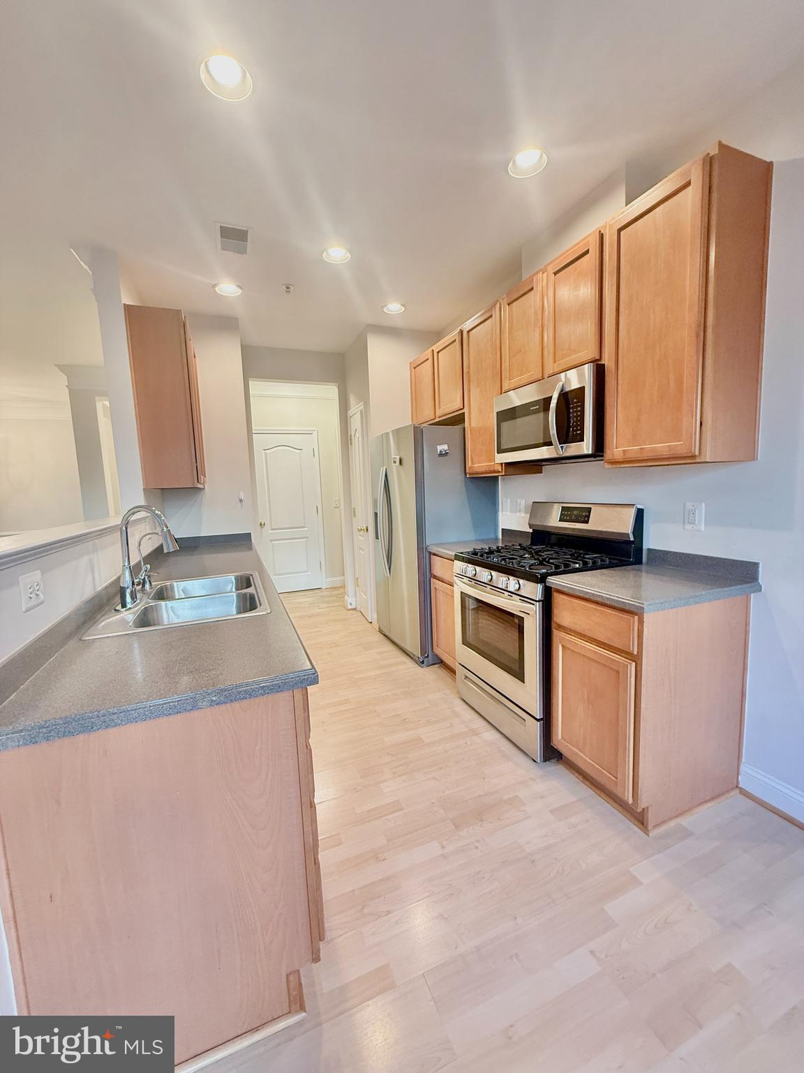 FALLSGROVE - Residential Lease