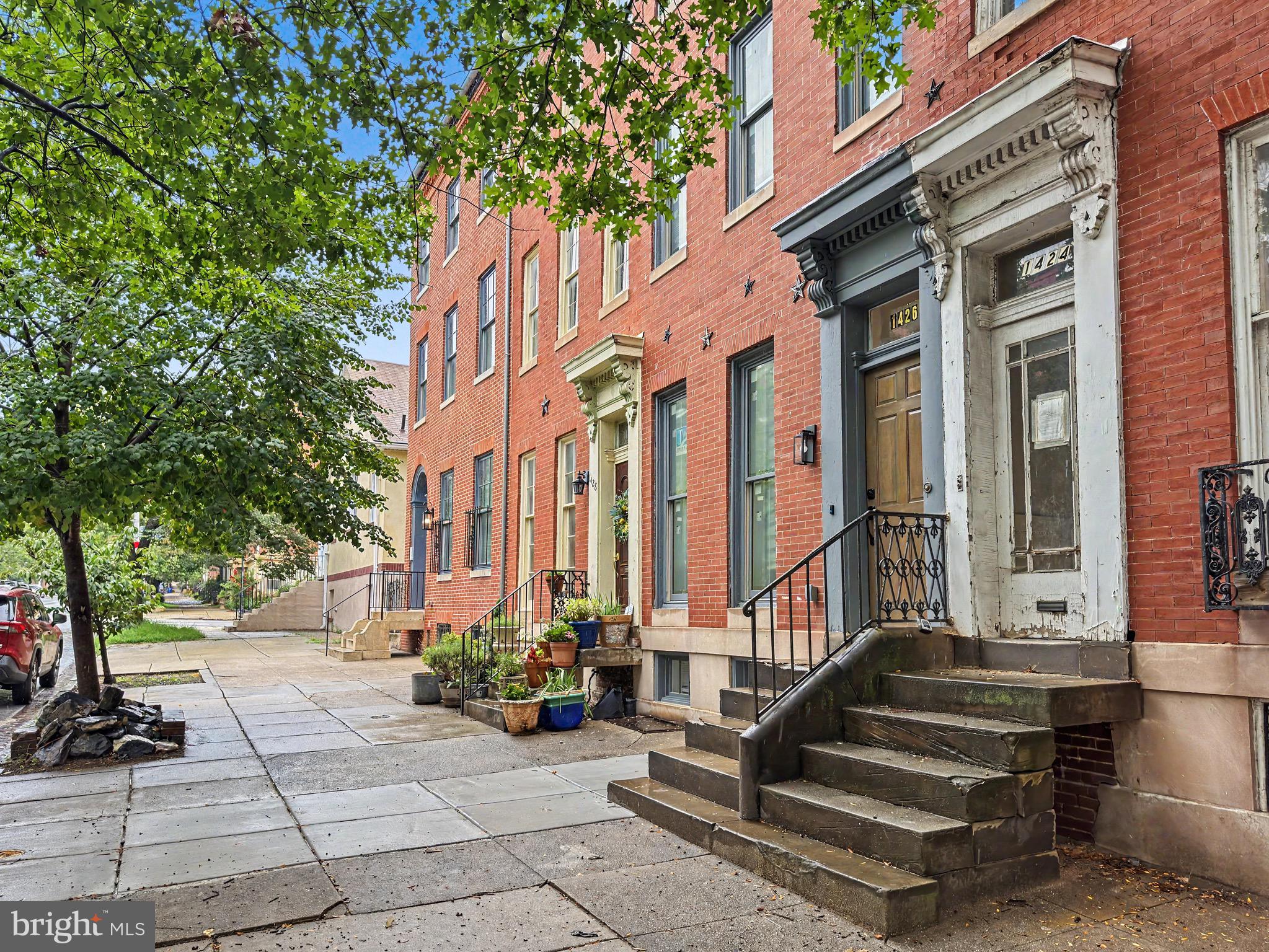 1424 HOLLINS STREET