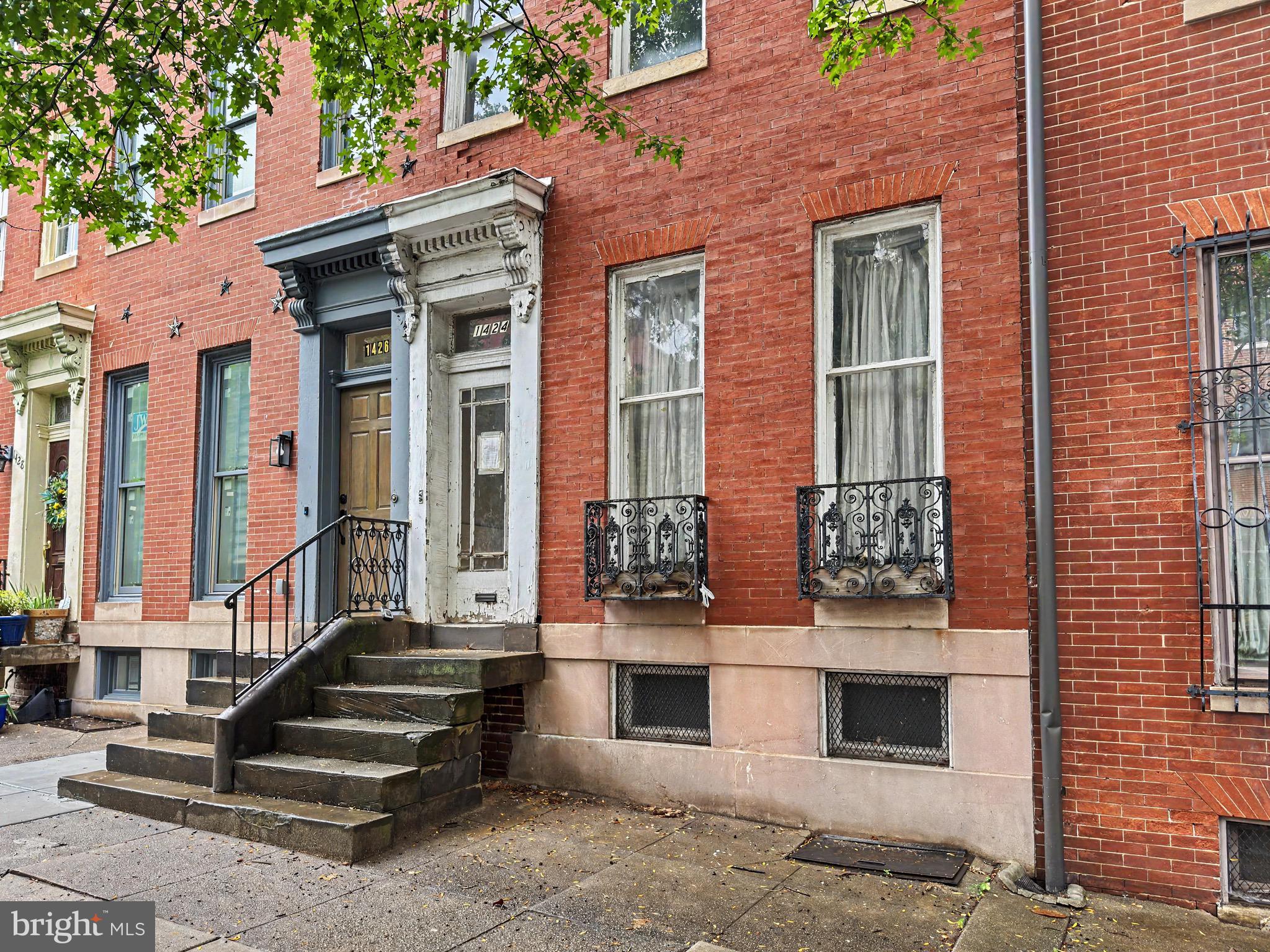 1424 HOLLINS STREET