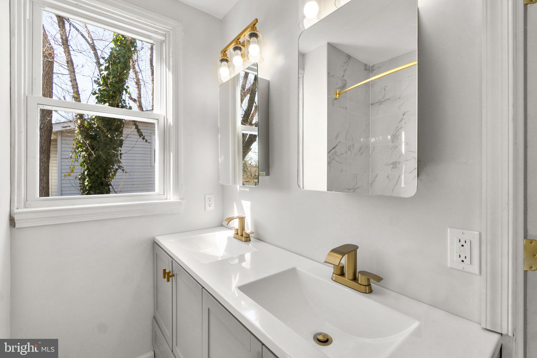 HAMILTON HILLS - Residential