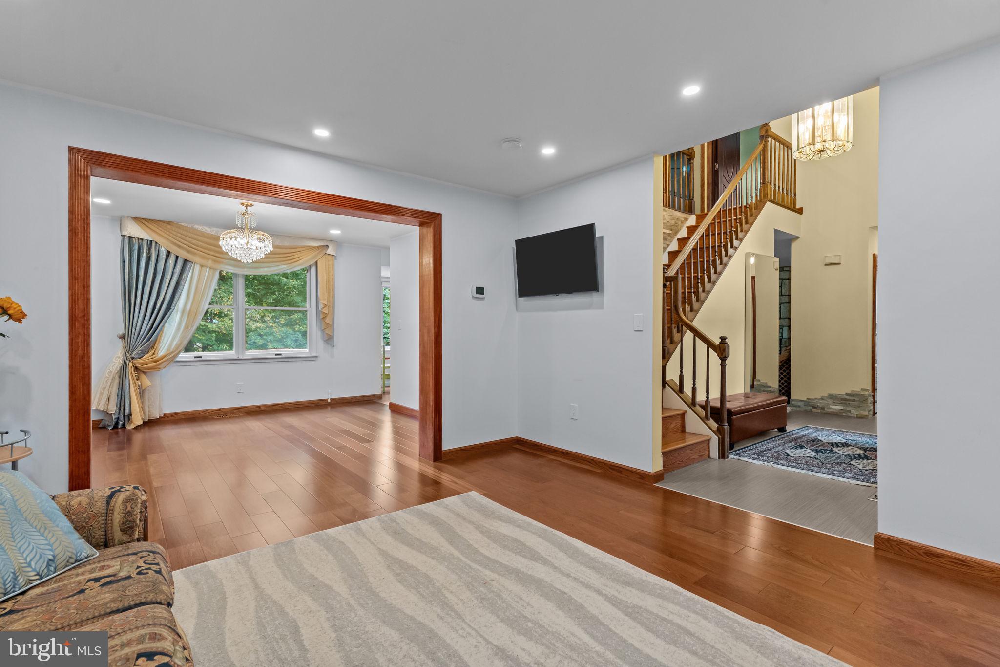 905 PEBBLE LANE