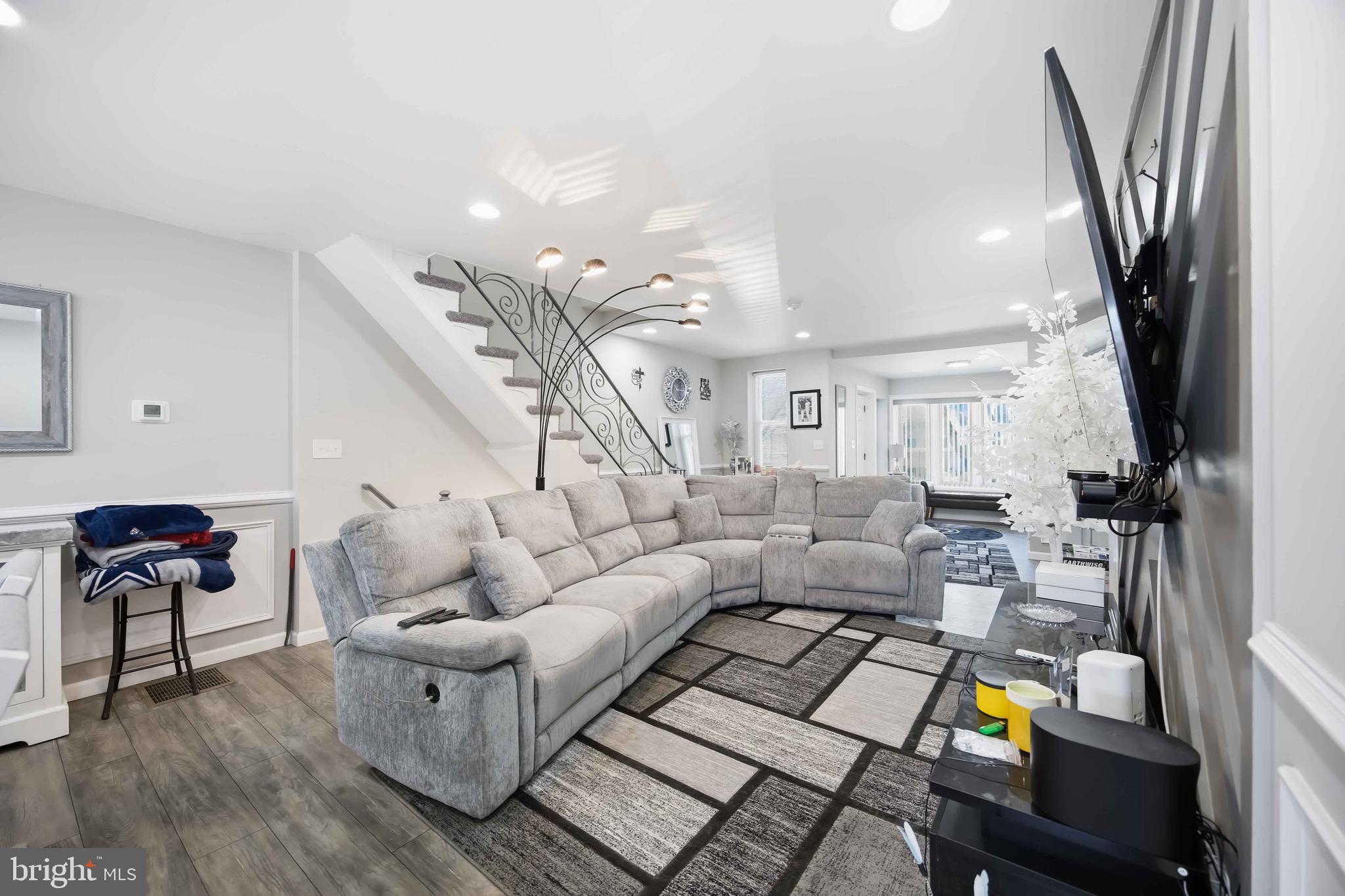 WEST OAK LANE - Residential