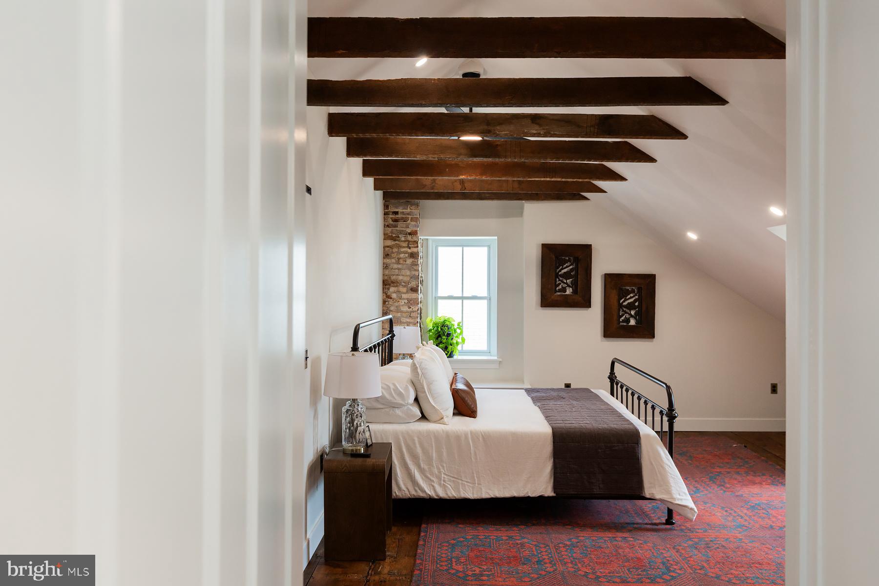 CHESTNUT HILL - Residential