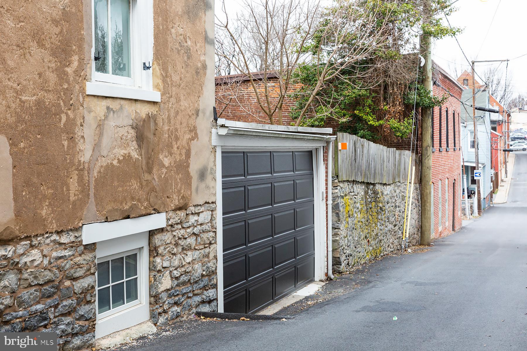 CHESTNUT HILL - Residential