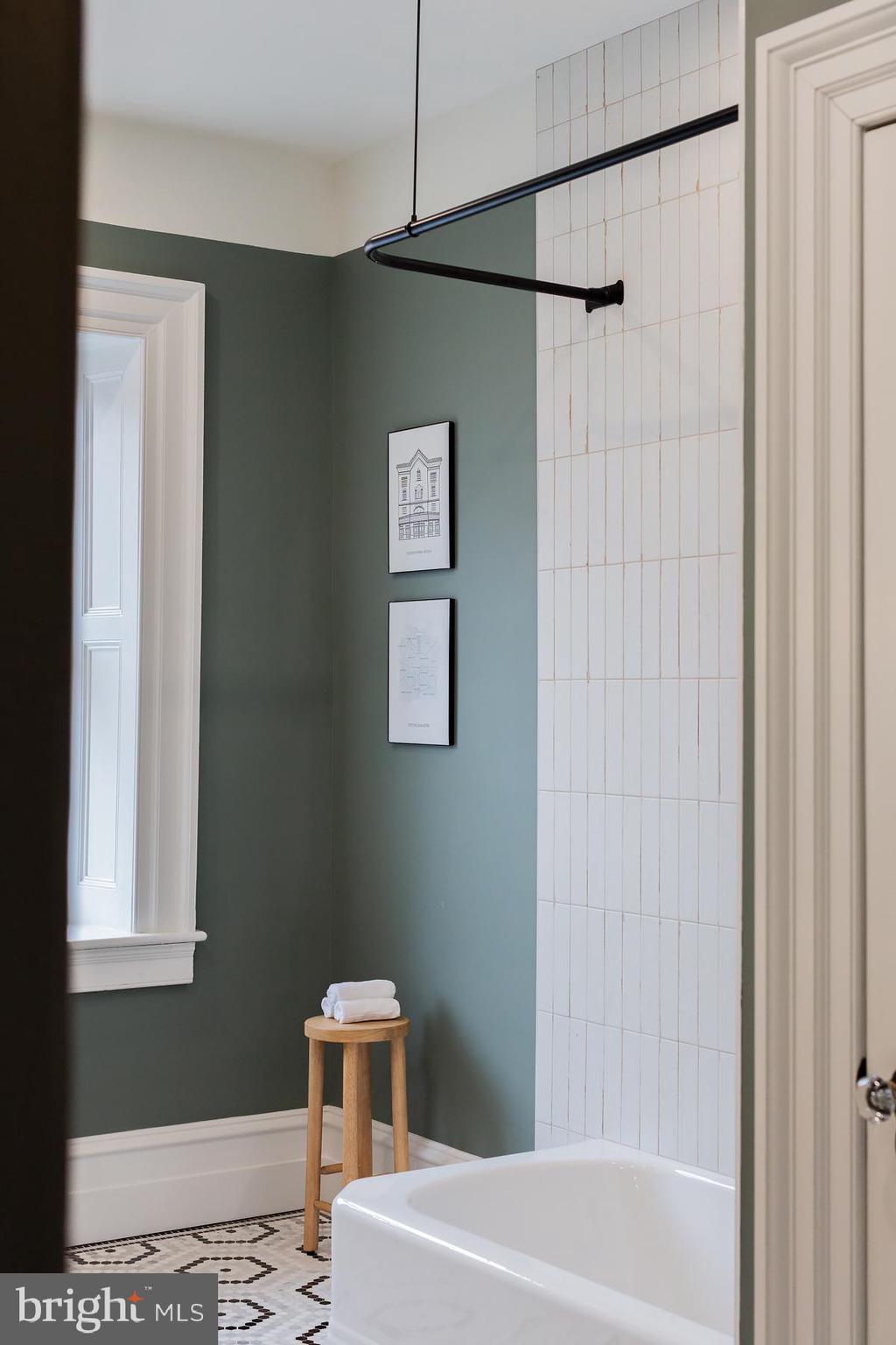 CHESTNUT HILL - Residential