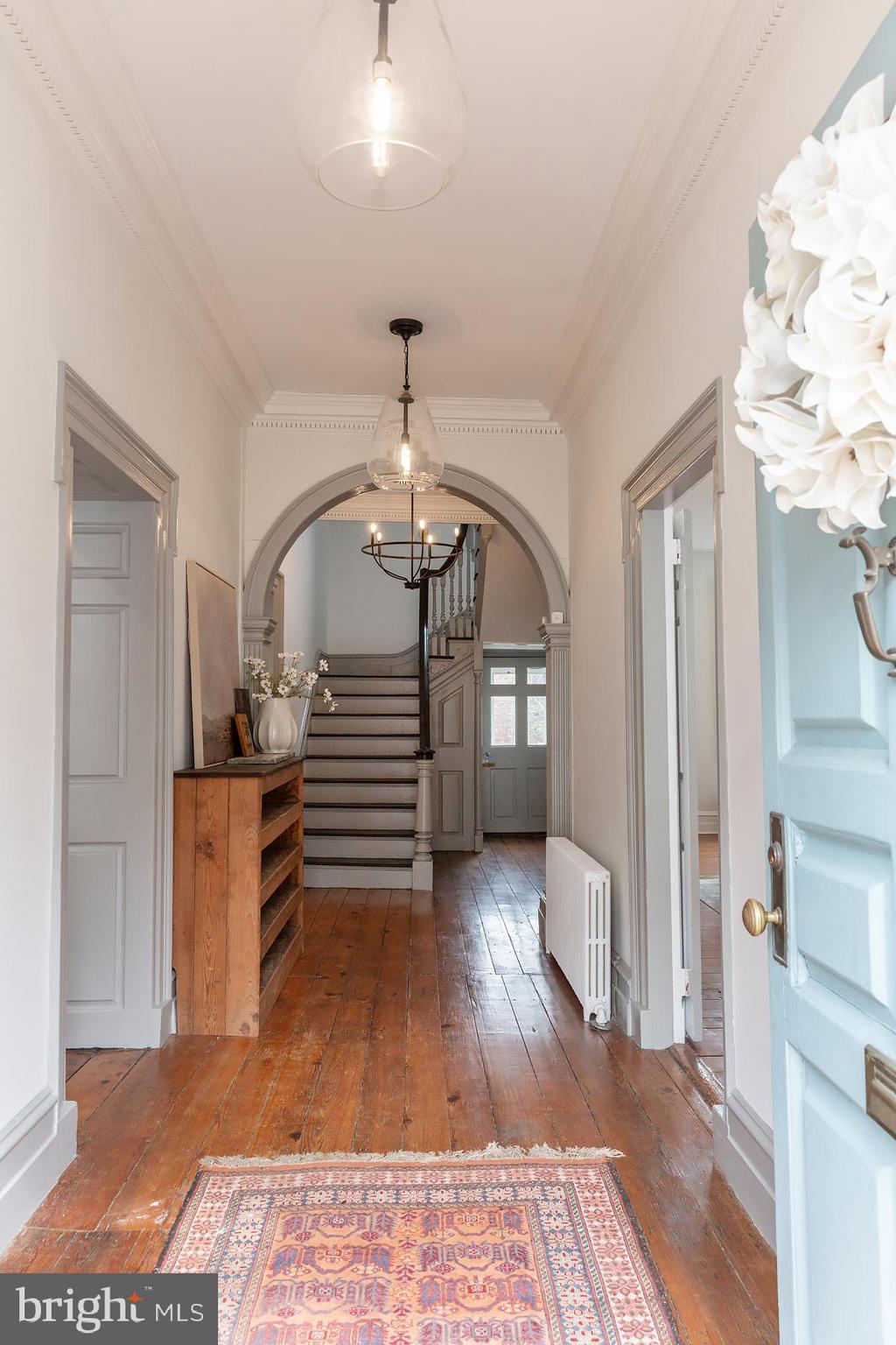 CHESTNUT HILL - Residential